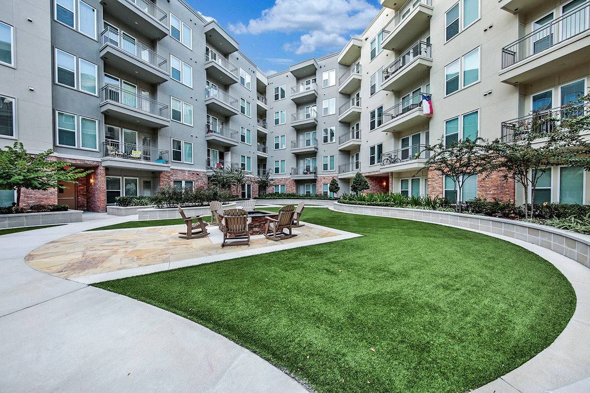 150 W Sam Houston Parkway N 1416 Property Photo 4