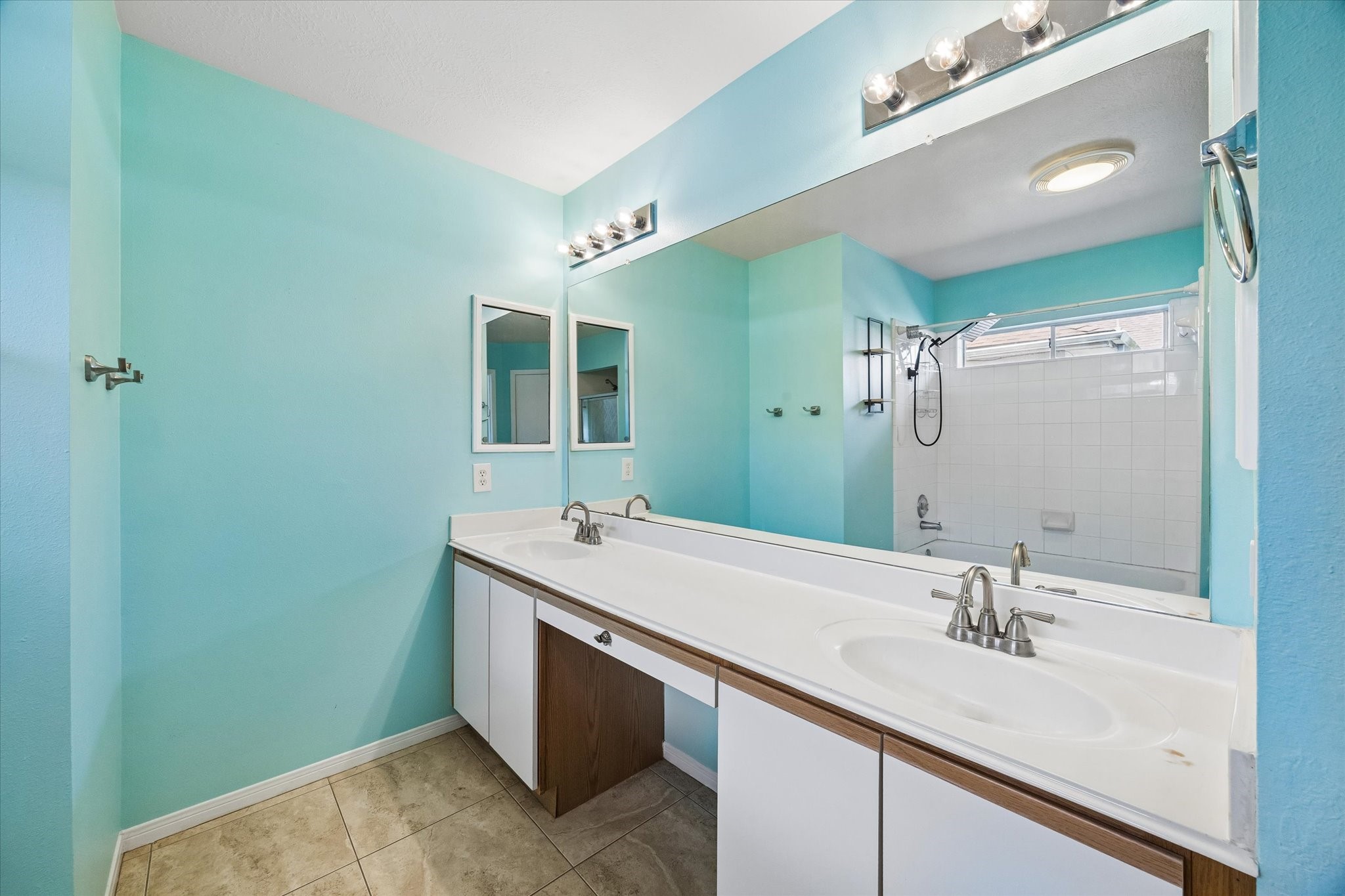 3714 Colleen Woods Circle Property Photo 18