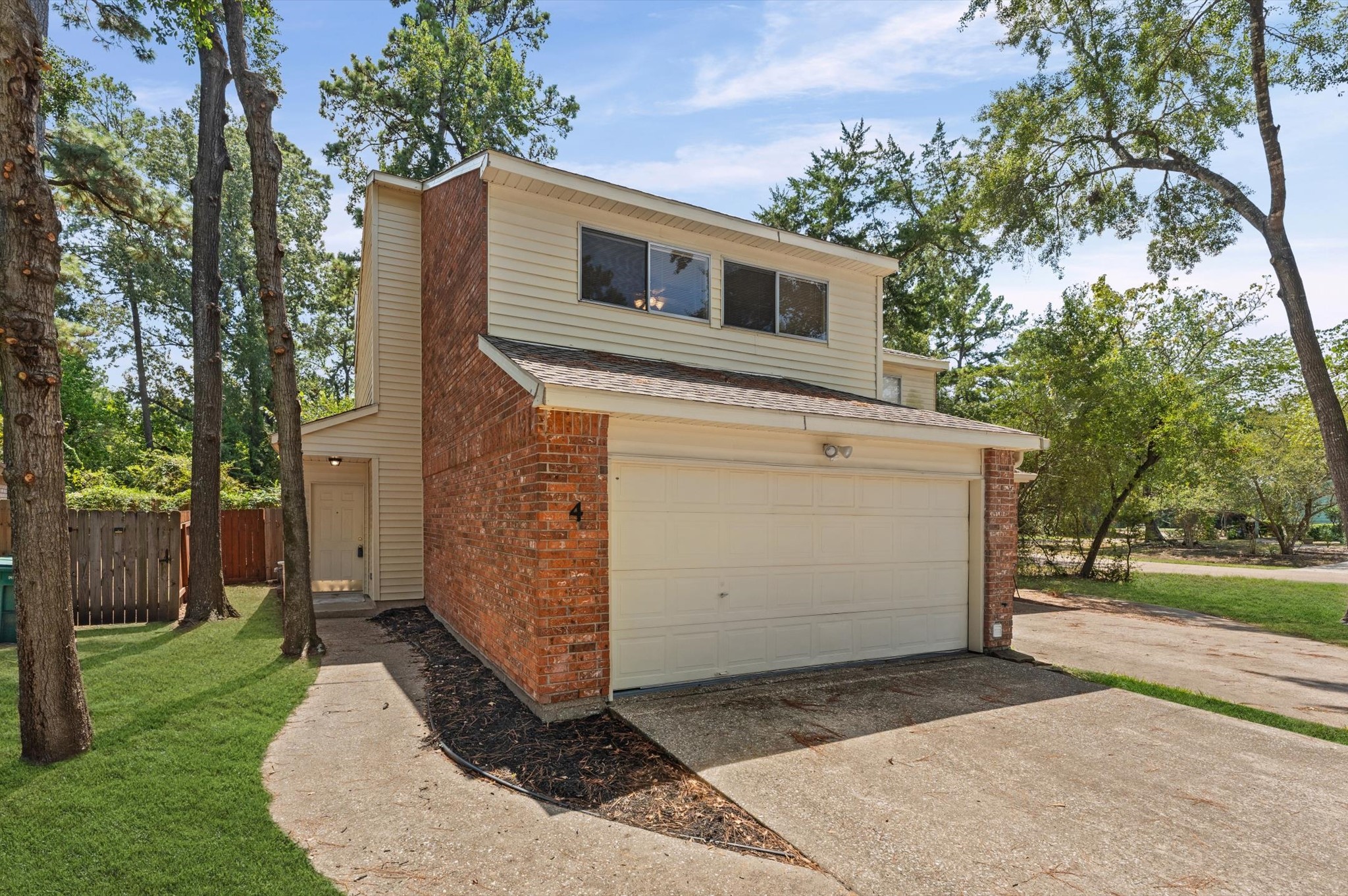 4 Blue Fox Court Property Photo 1