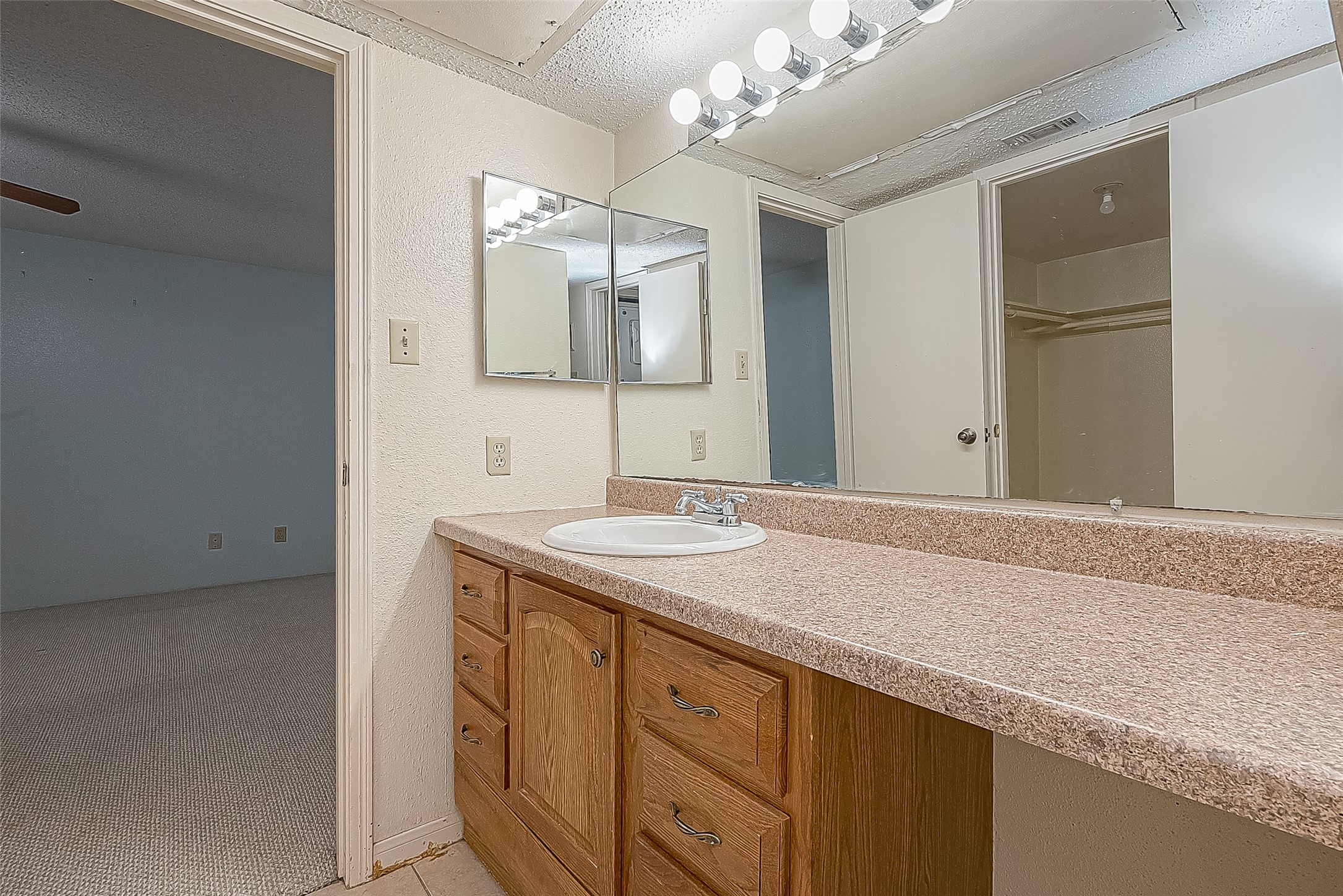 2750 Holly Hall Street 1707 Property Photo 9