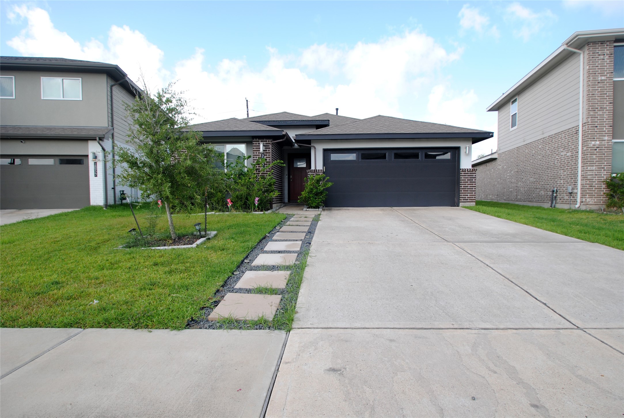 7634 Ramsgate Cliff Lane Property Photo 1