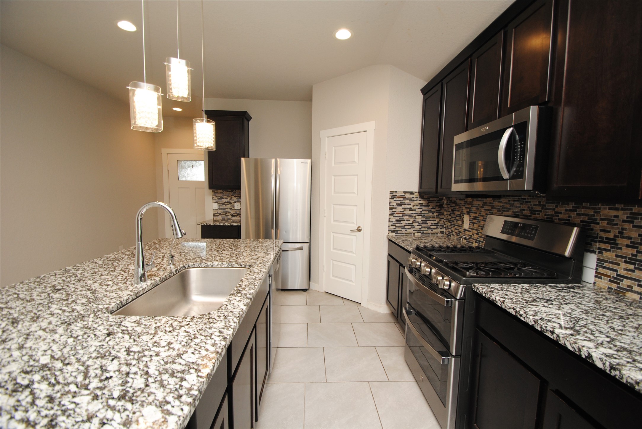 7634 Ramsgate Cliff Lane Property Photo 3