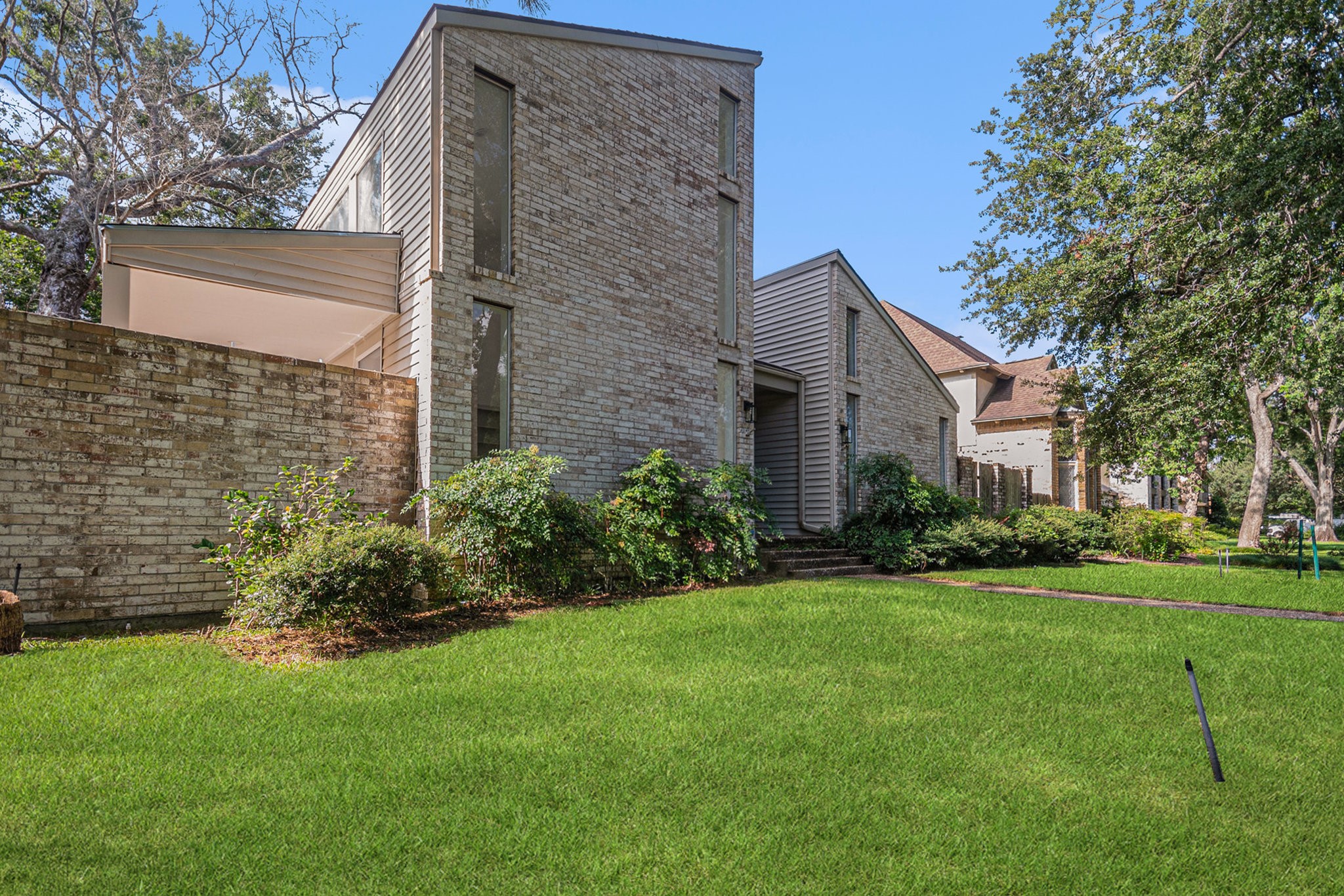 4334 Lake Grove Drive Property Photo 4