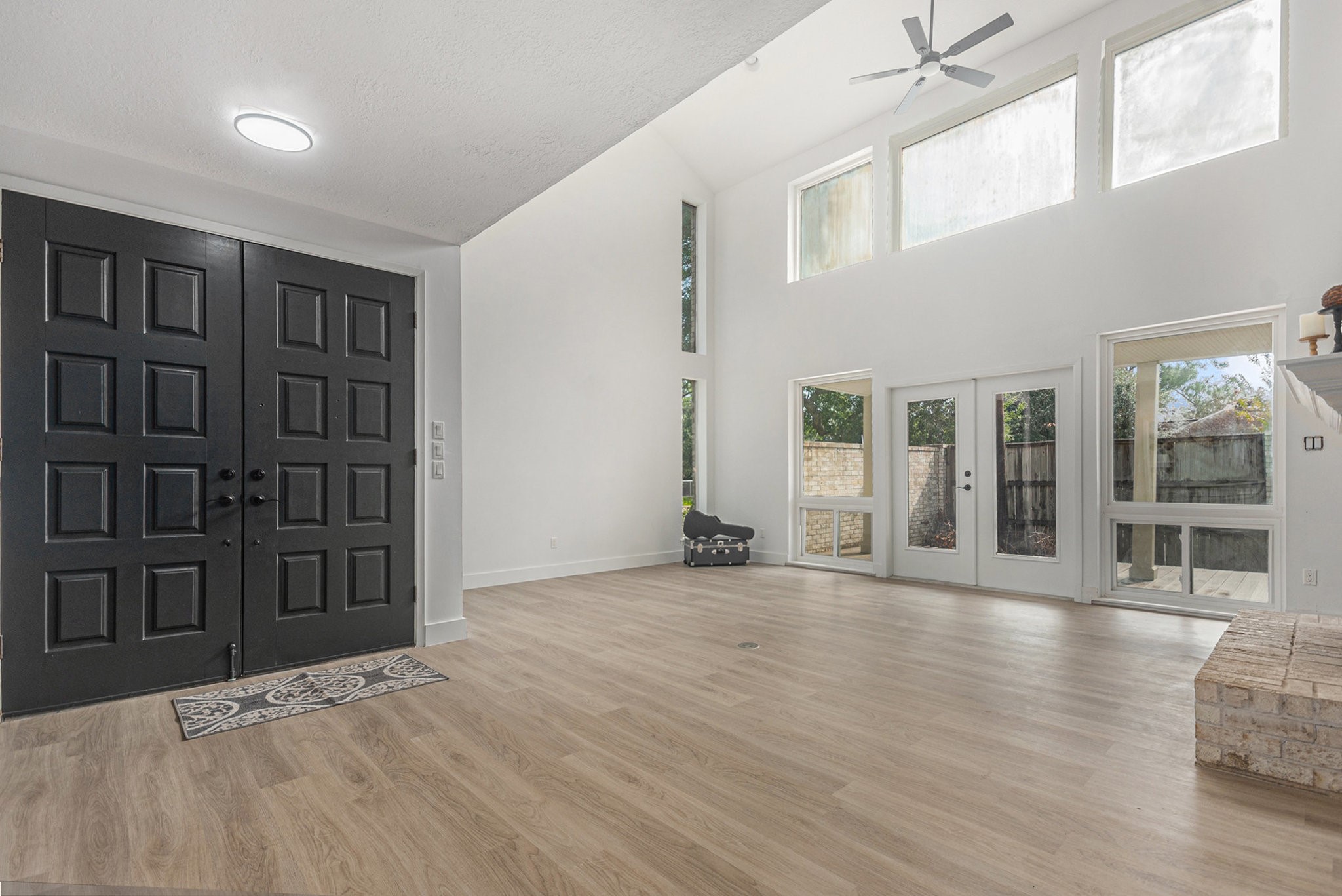 4334 Lake Grove Drive Property Photo 7