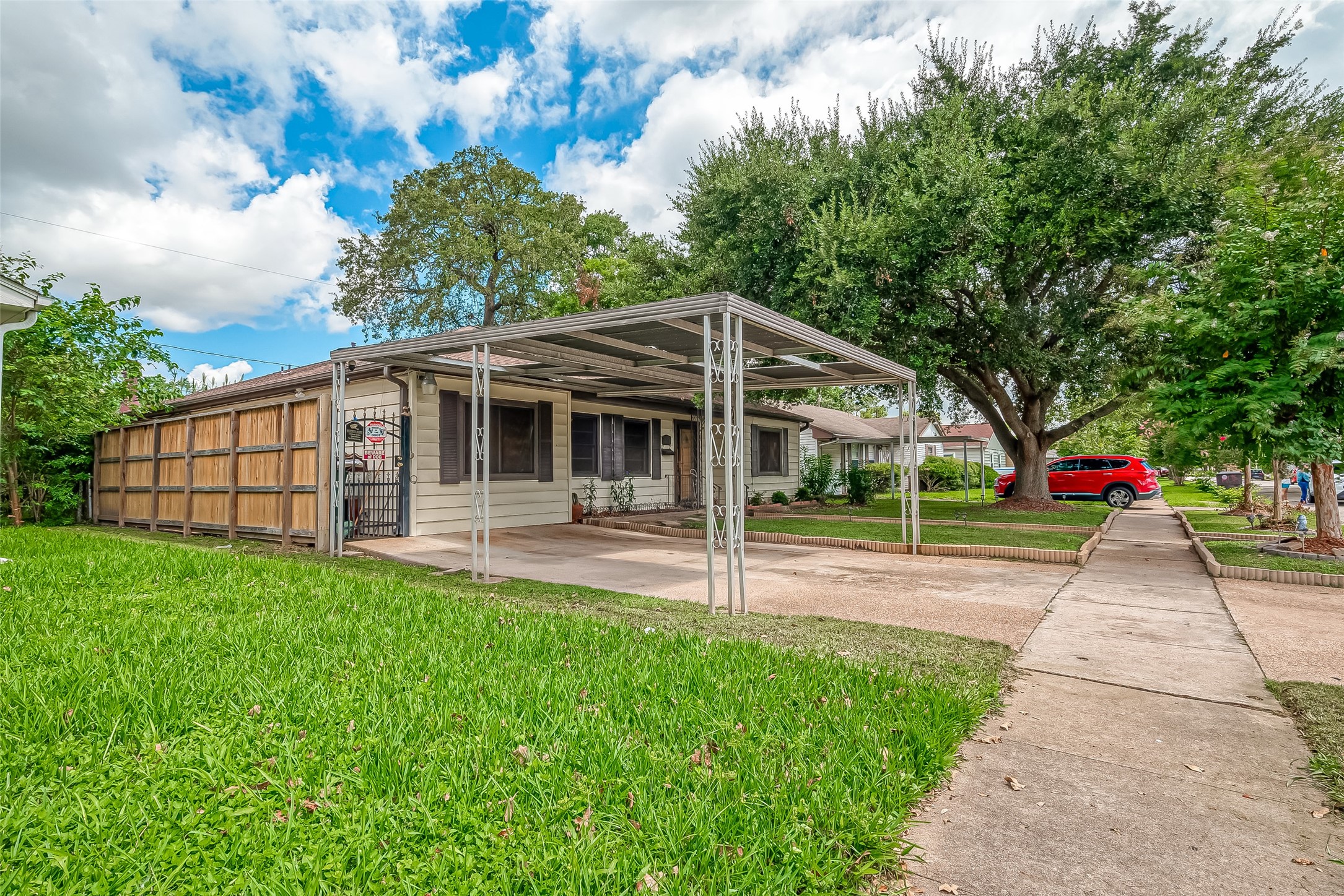 7515 Hereford Street Property Photo 2