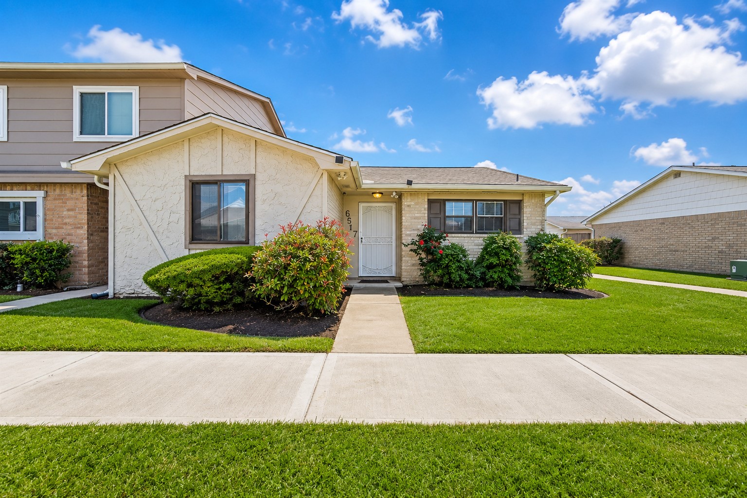 6517 S Briar Bayou Drive Property Photo 1