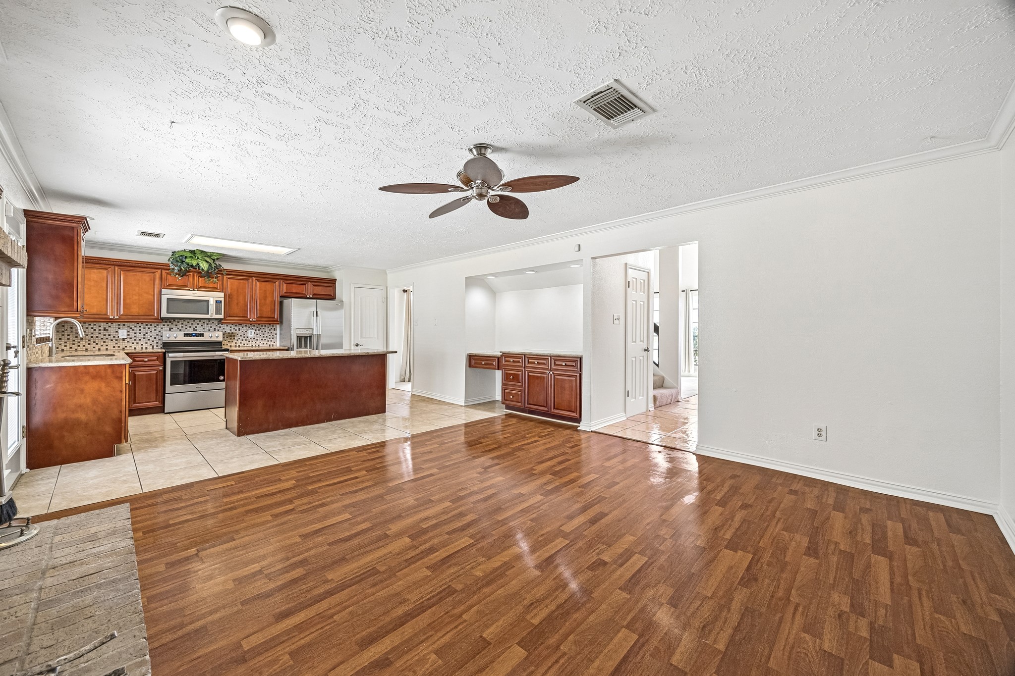 8915 Lakeside Forest Drive Property Photo 5
