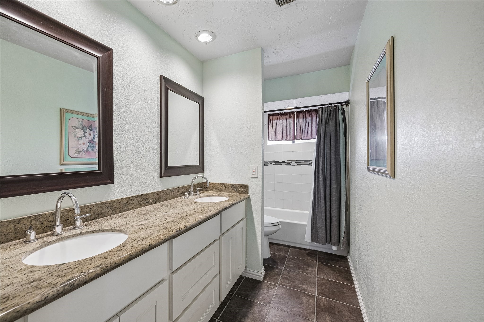 8915 Lakeside Forest Drive Property Photo 13