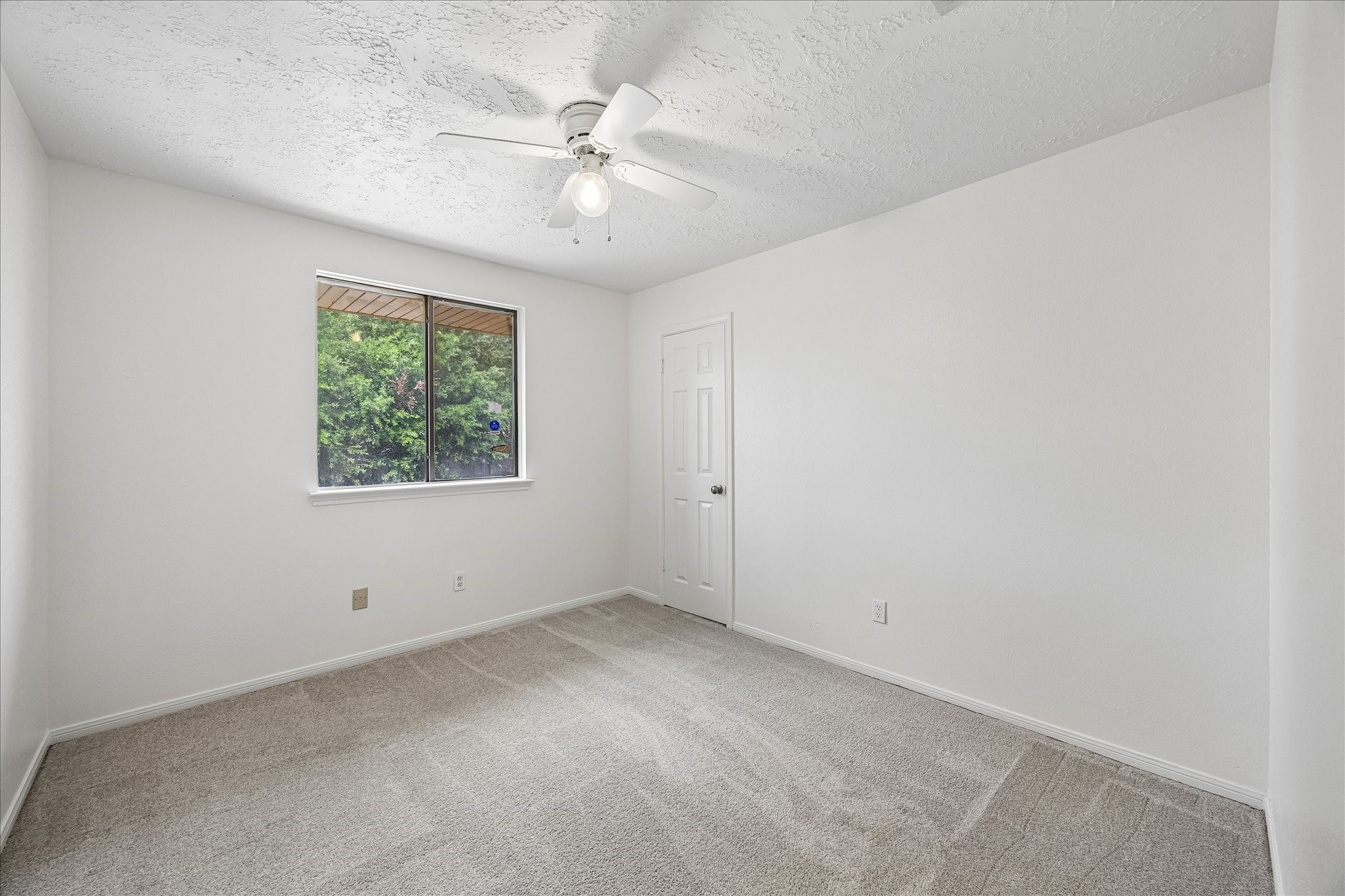 8915 Lakeside Forest Drive Property Photo 14