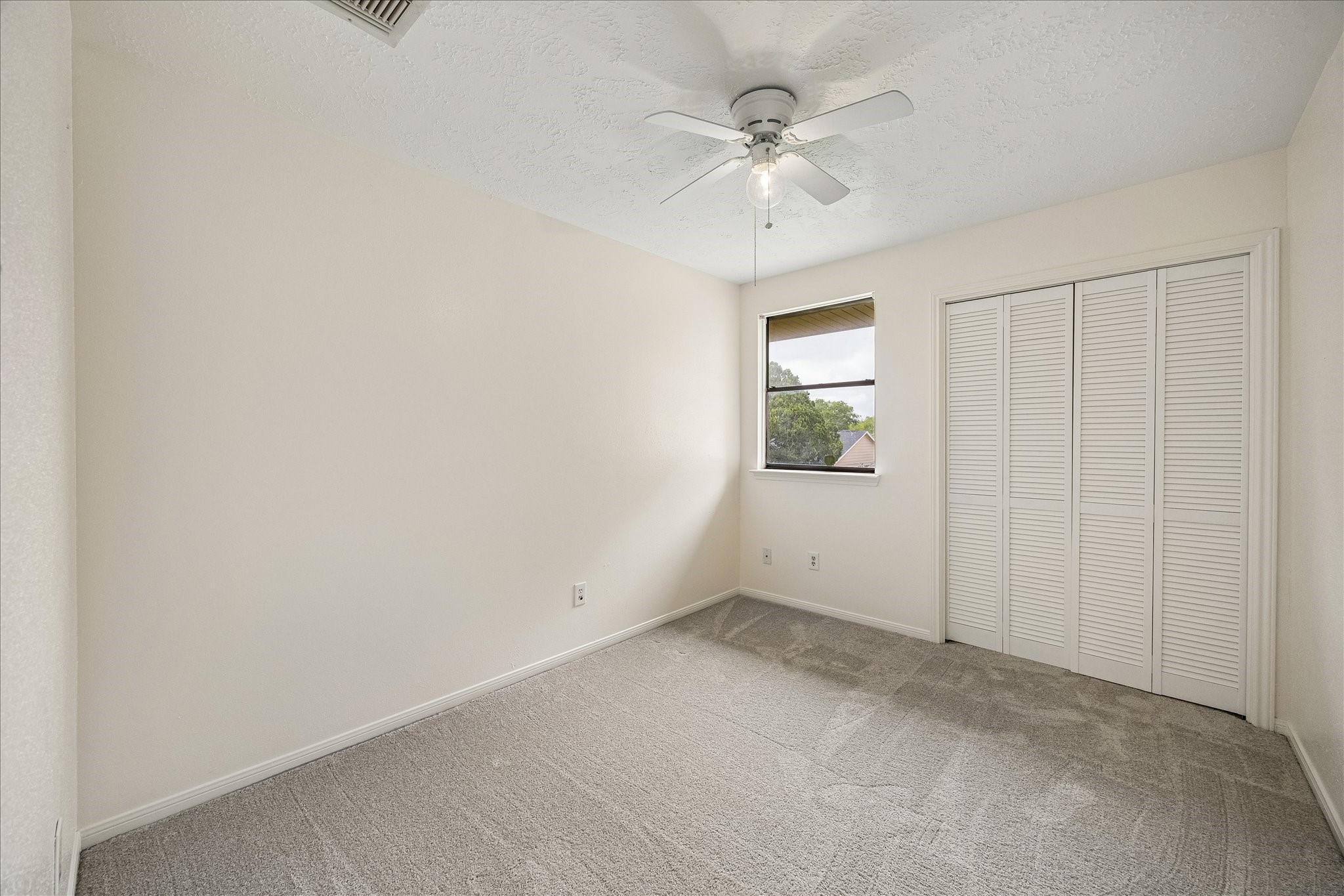 8915 Lakeside Forest Drive Property Photo 15