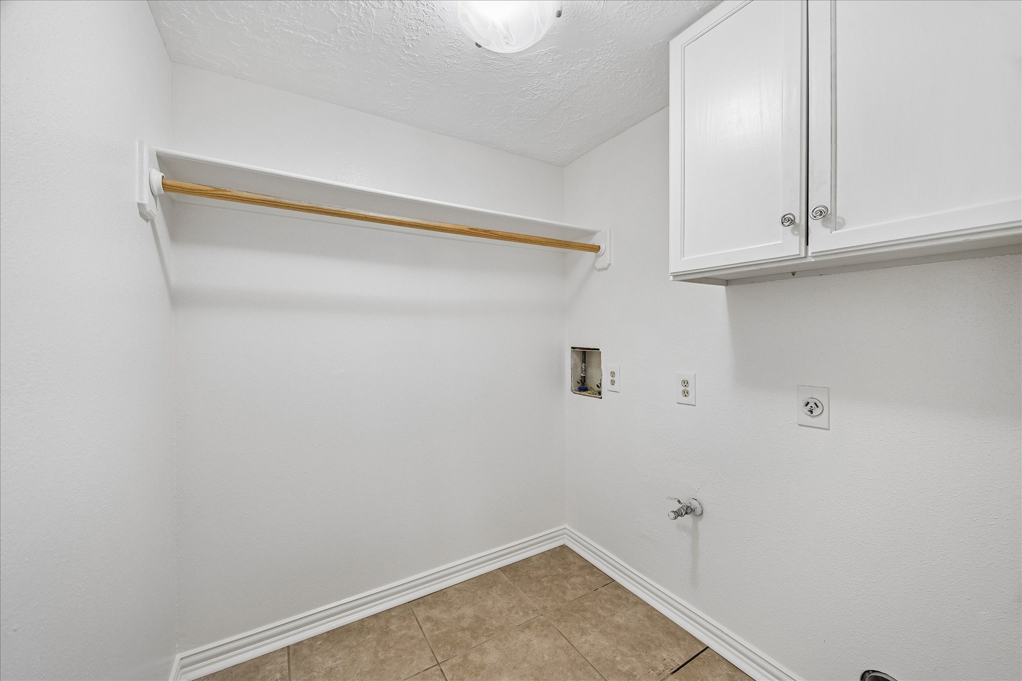 8915 Lakeside Forest Drive Property Photo 17