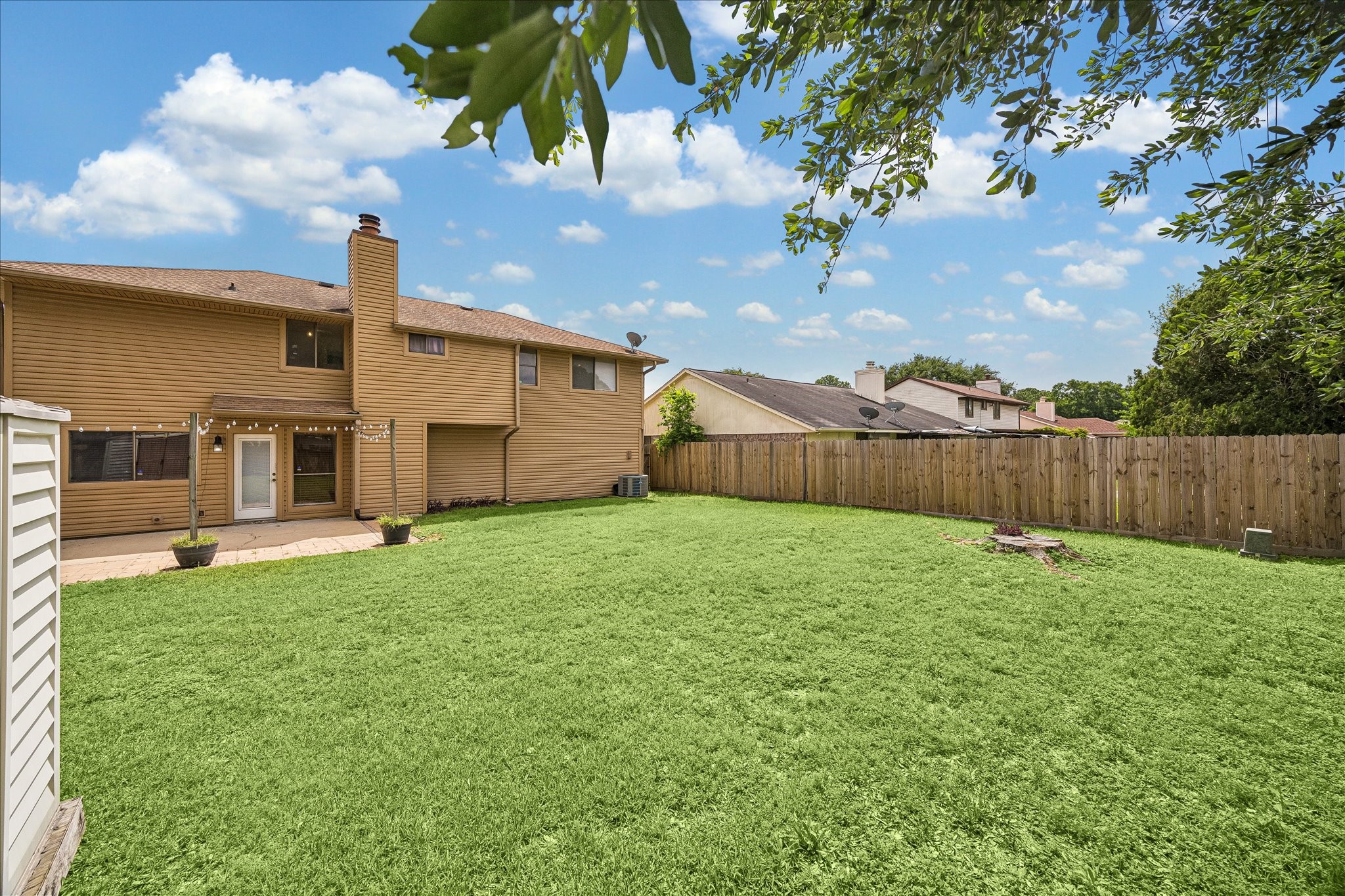 8915 Lakeside Forest Drive Property Photo 21