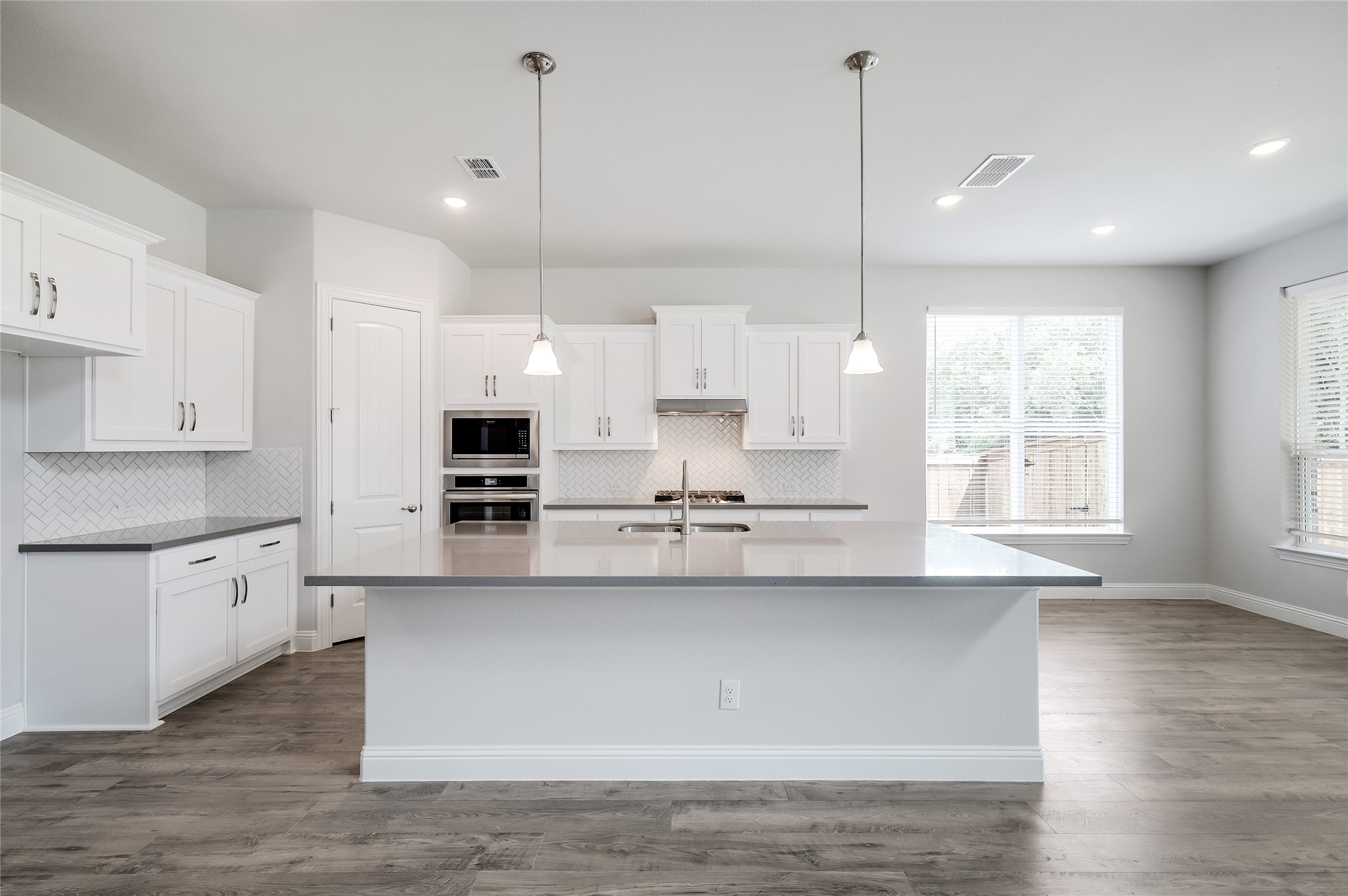 2020 Thimbleberry Lane Property Photo 7