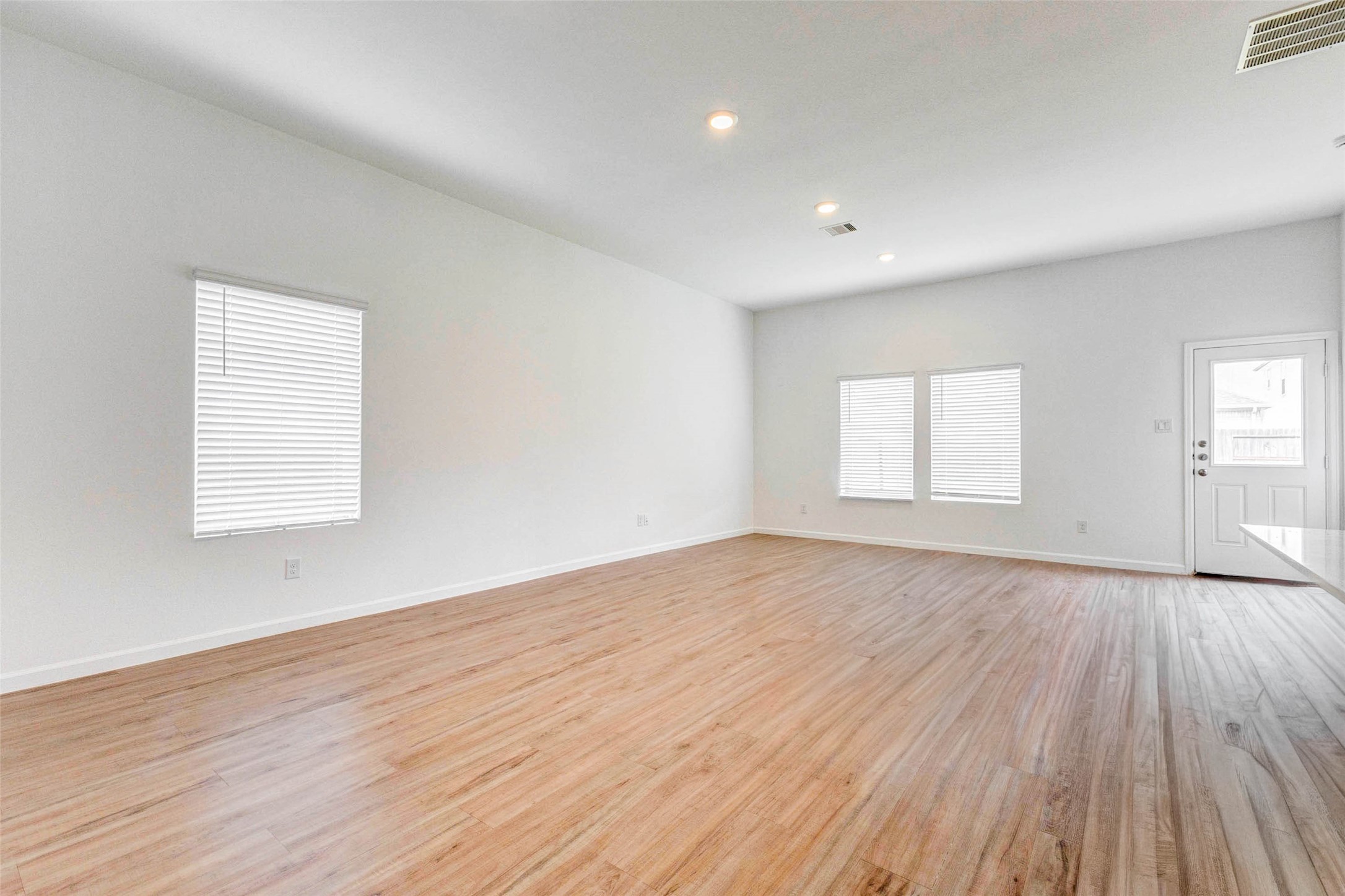 27030 Breakaway Lane Property Photo 8
