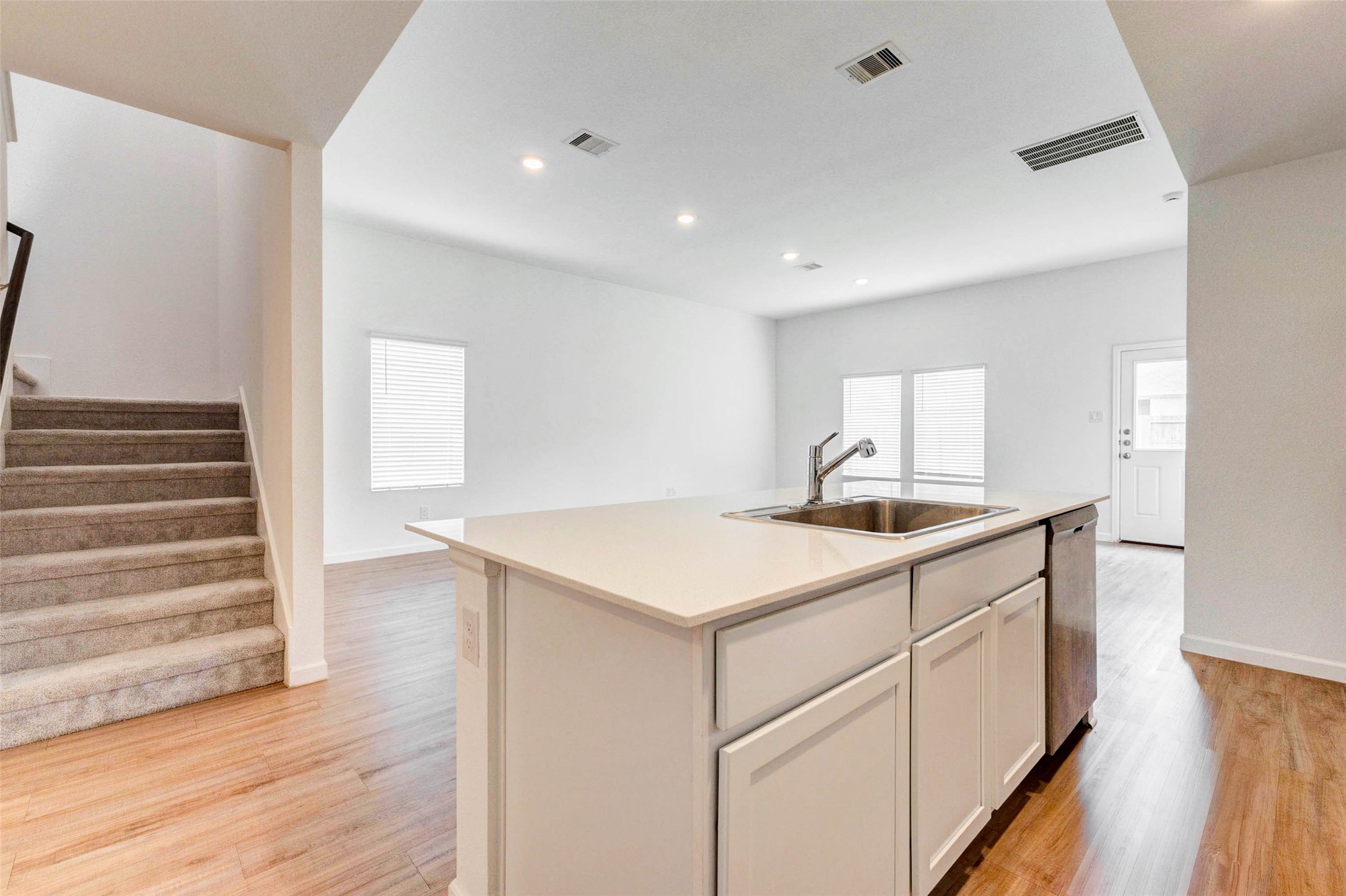 27030 Breakaway Lane Property Photo 9