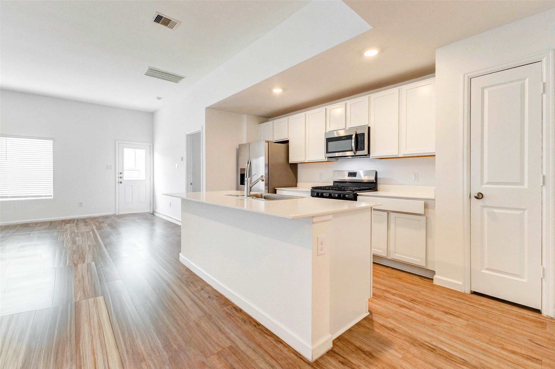 27030 Breakaway Lane Property Photo 10