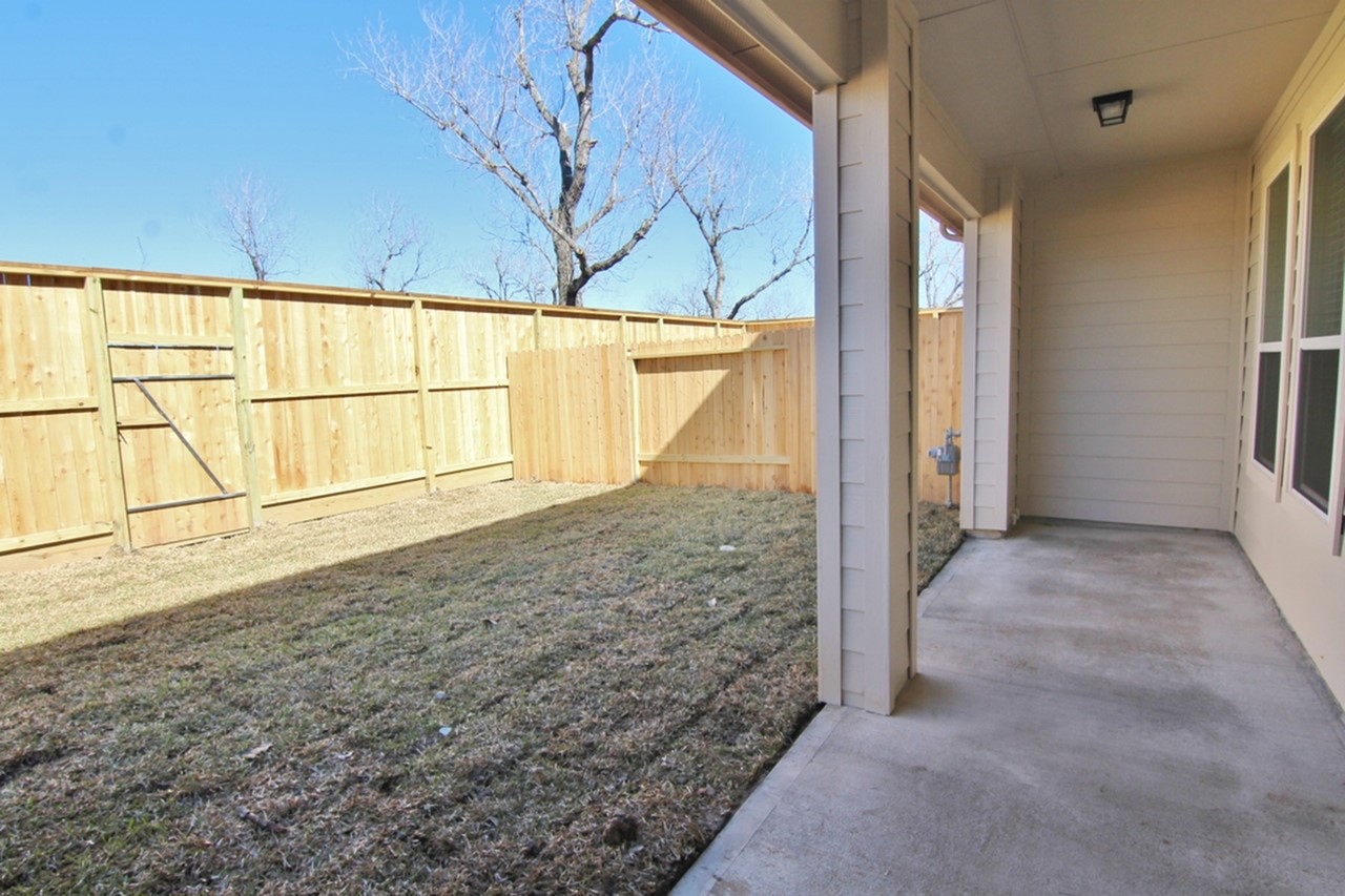 18206 Bethany Manor Court Property Photo 3