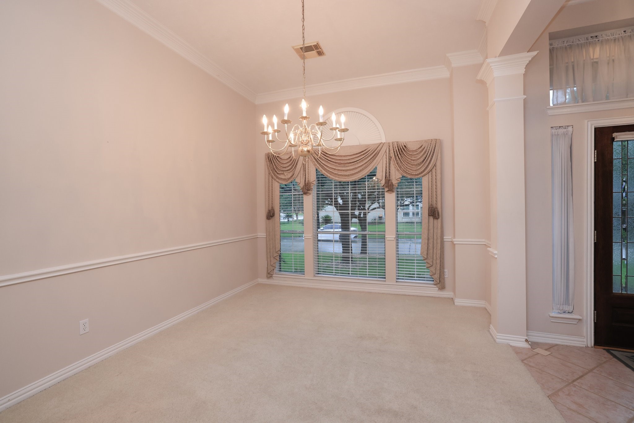 17222 Leeside Drive Property Photo 5