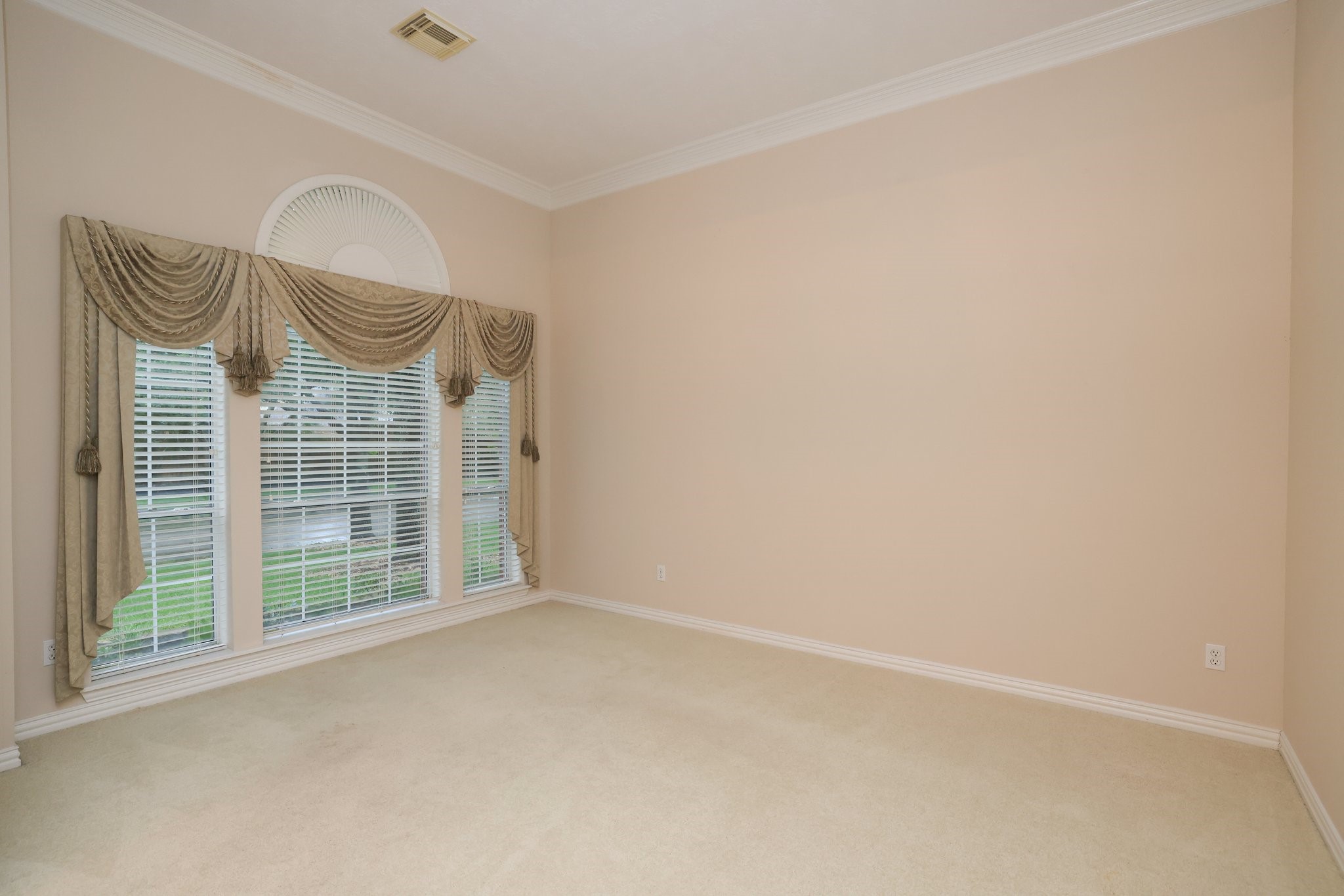 17222 Leeside Drive Property Photo 7