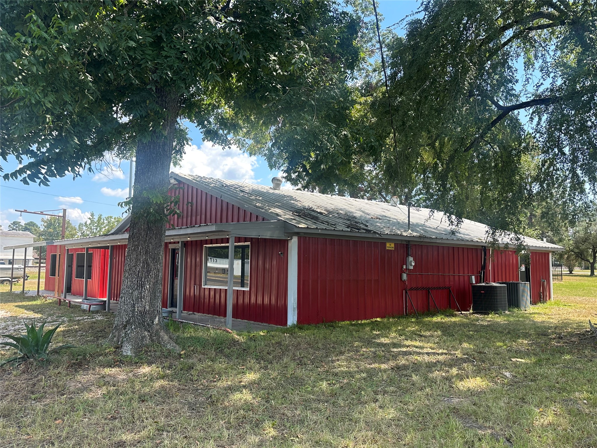 10950 Highway 150 Property Photo 3