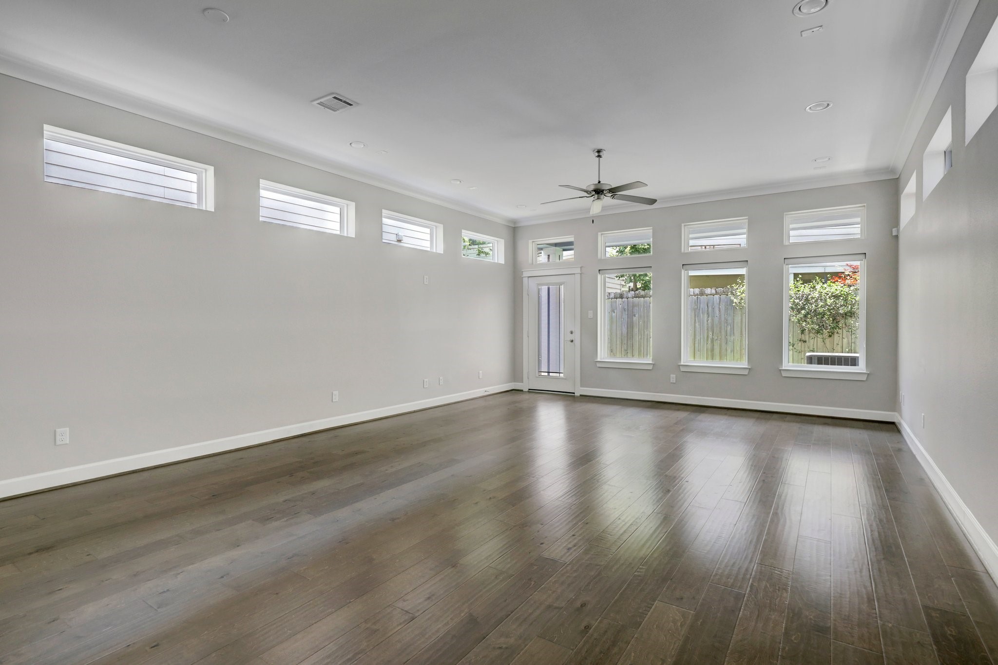 5233 Larkin Street B Property Photo 3