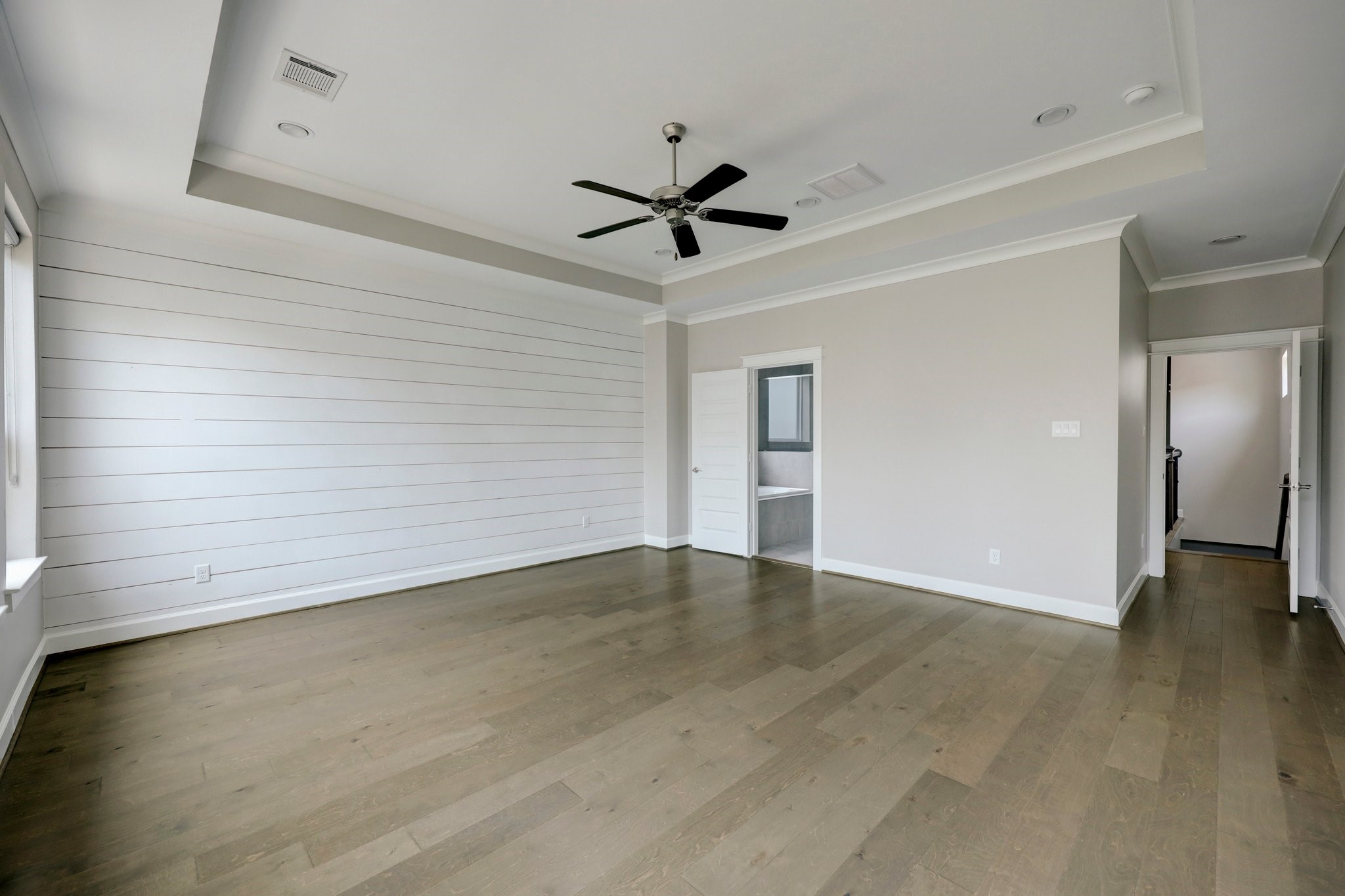 5233 Larkin Street B Property Photo 5