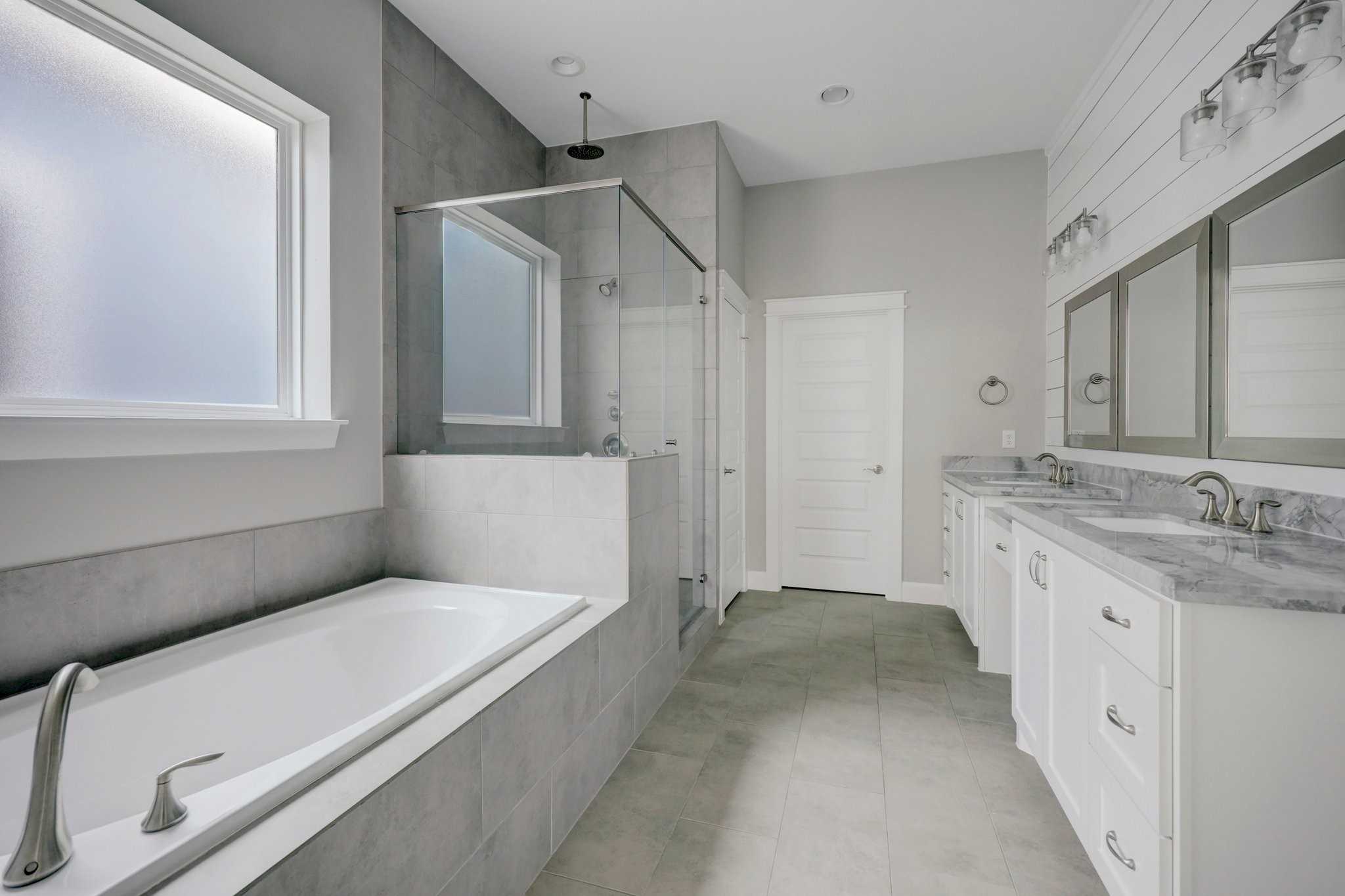 5233 Larkin Street B Property Photo 6