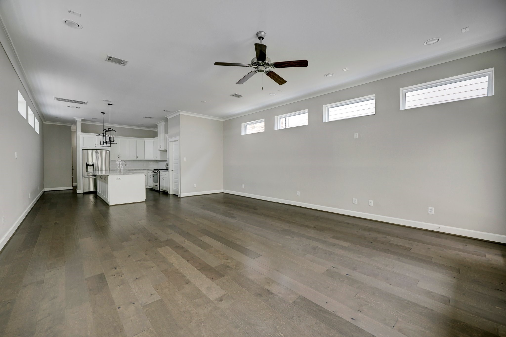 5233 Larkin Street B Property Photo 8