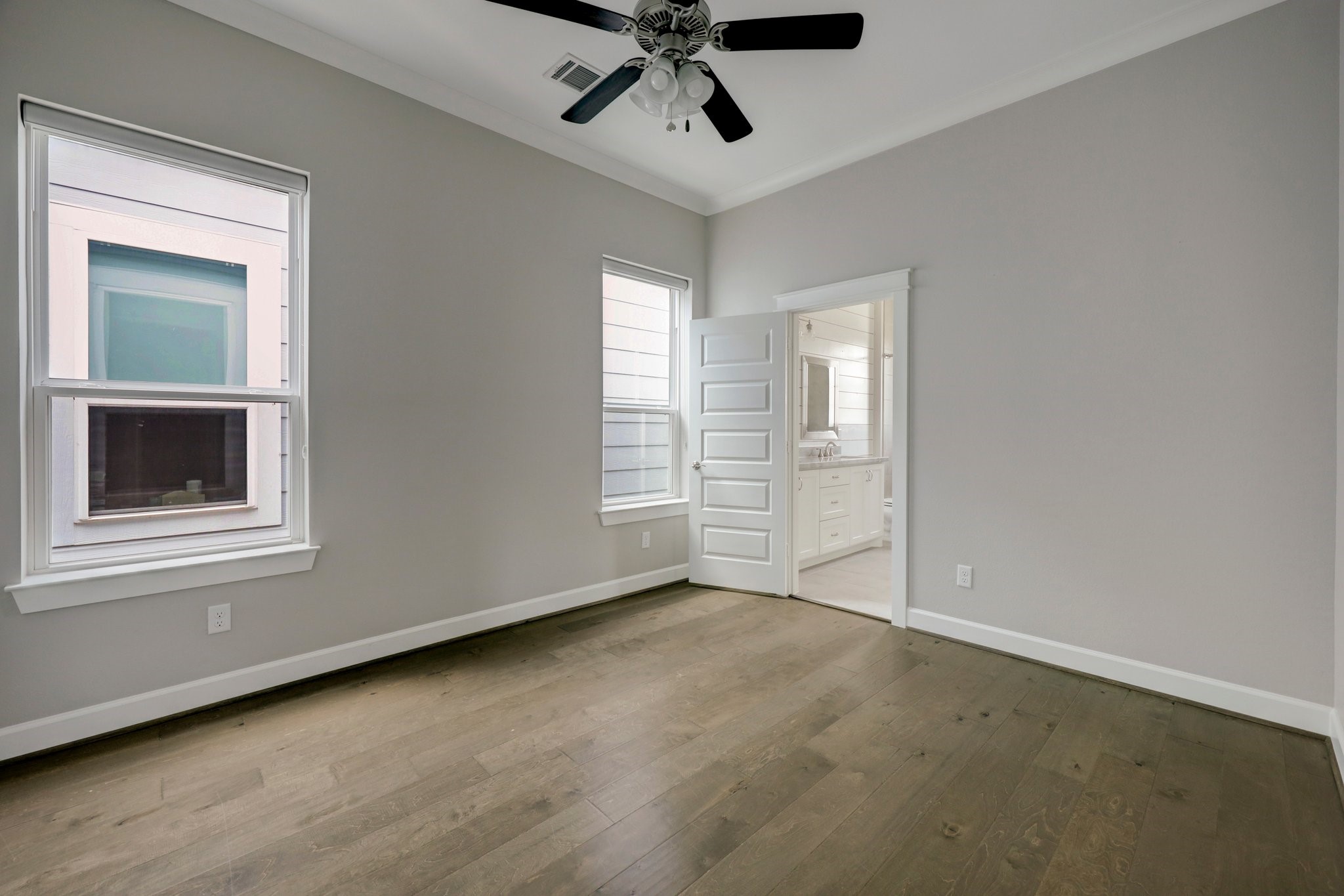 5233 Larkin Street B Property Photo 11