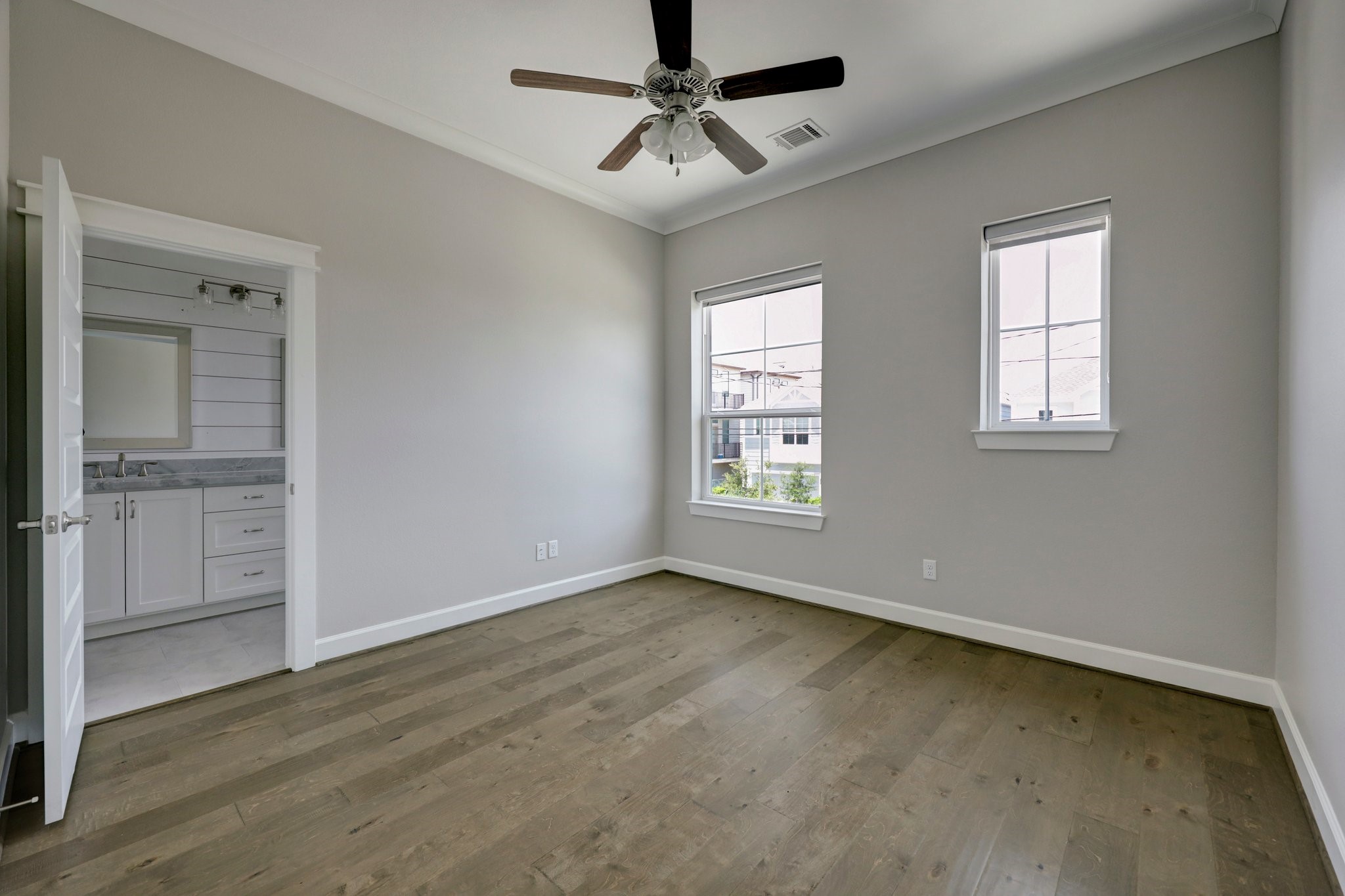 5233 Larkin Street B Property Photo 13