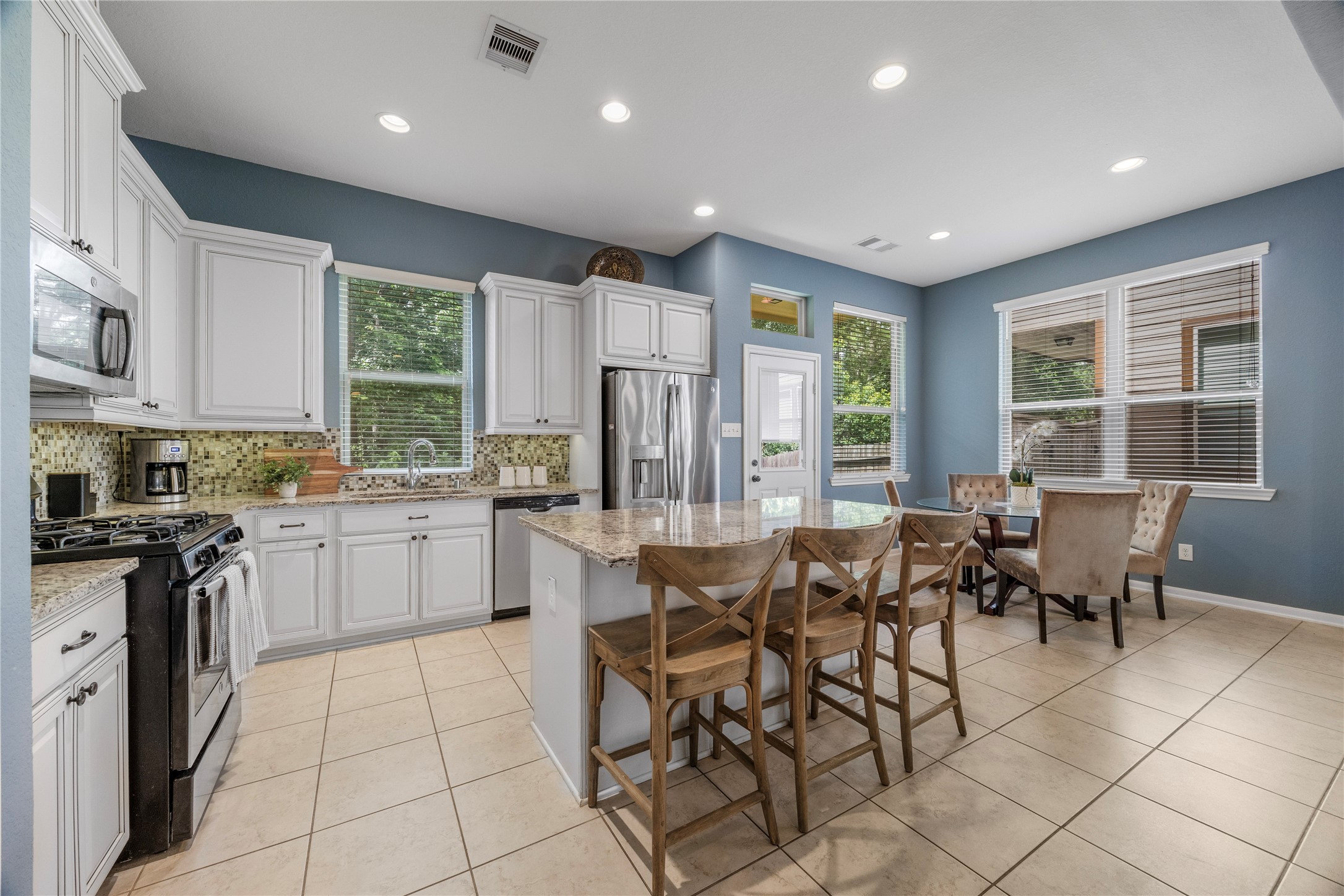 122 Cheswood Forest Drive Property Photo 3