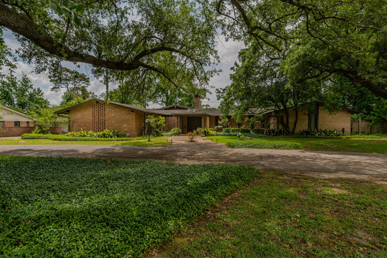 4695 Gladys Avenue Property Photo 1