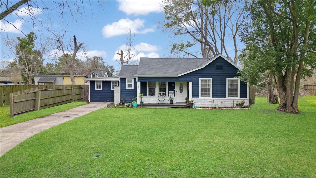 1202 E Fayle Street Property Photo 1
