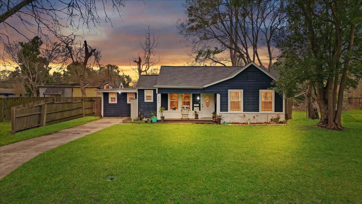 1202 E Fayle Street Property Photo 2
