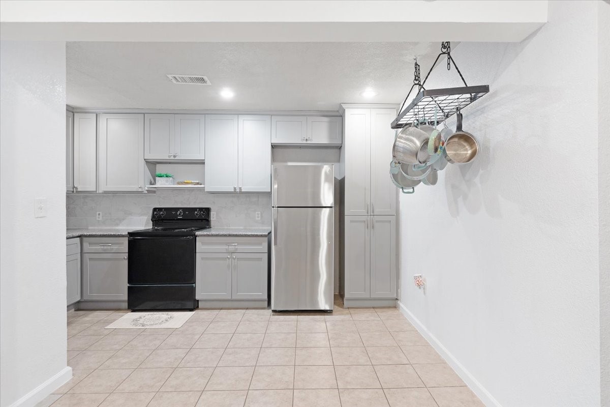 1202 E Fayle Street Property Photo 7