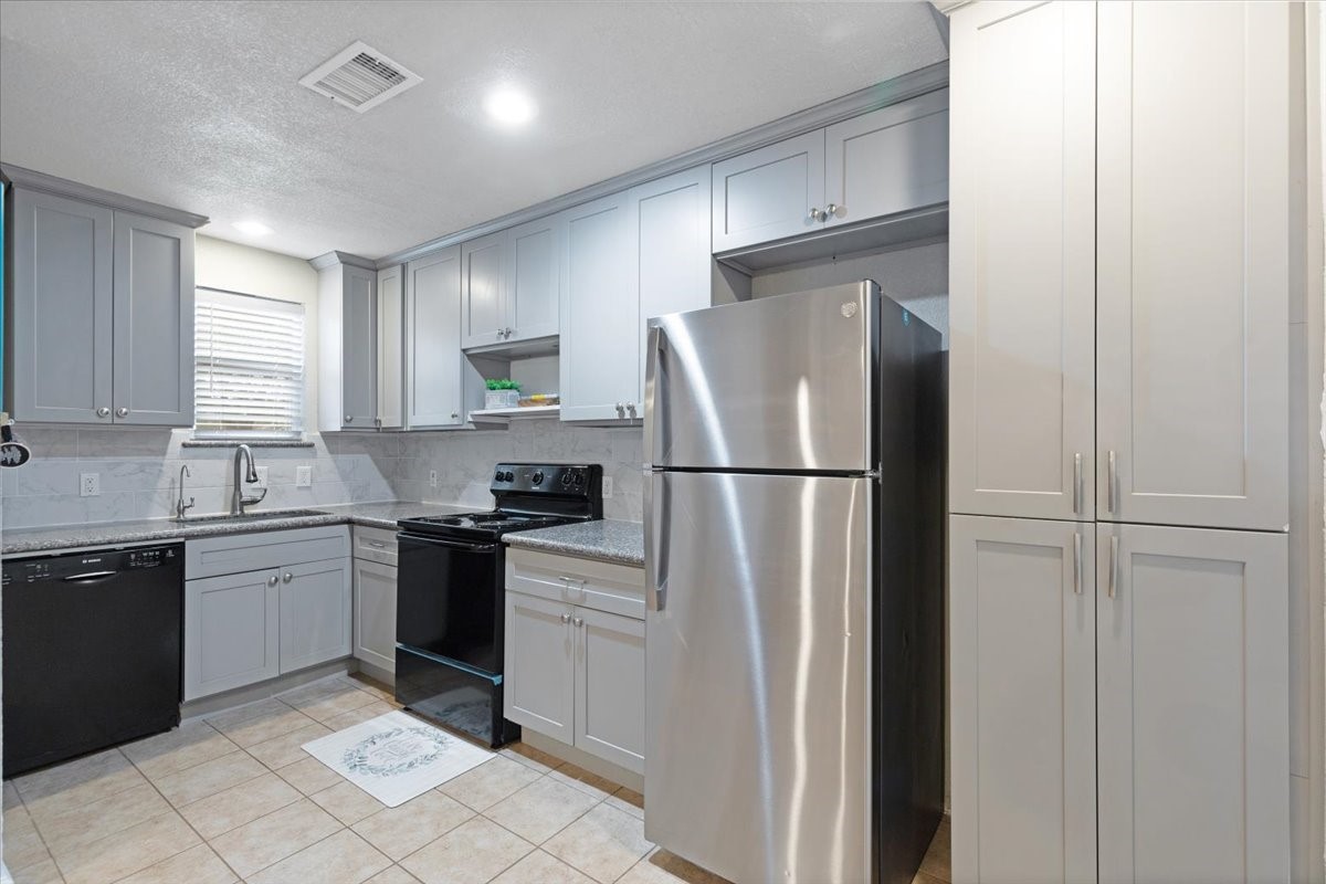 1202 E Fayle Street Property Photo 8