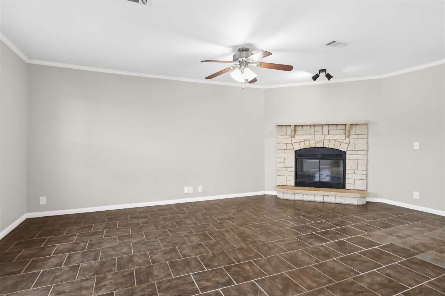 6133 River Pointe Drive Property Photo 3