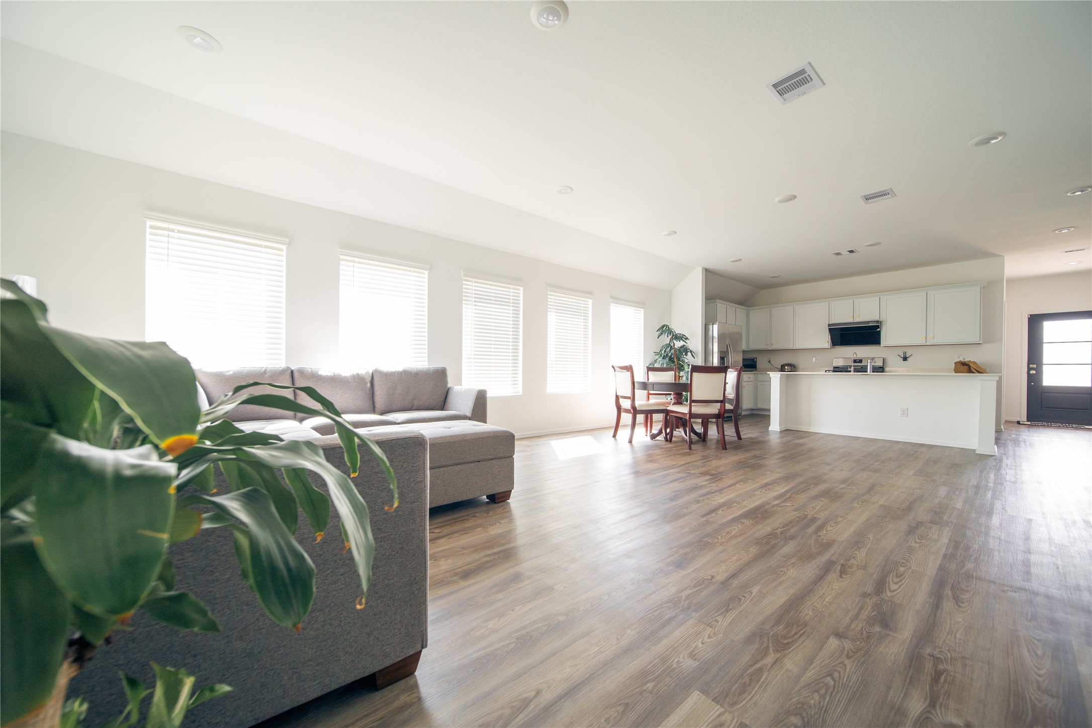 2607 Olivine Stone Drive Property Photo 3