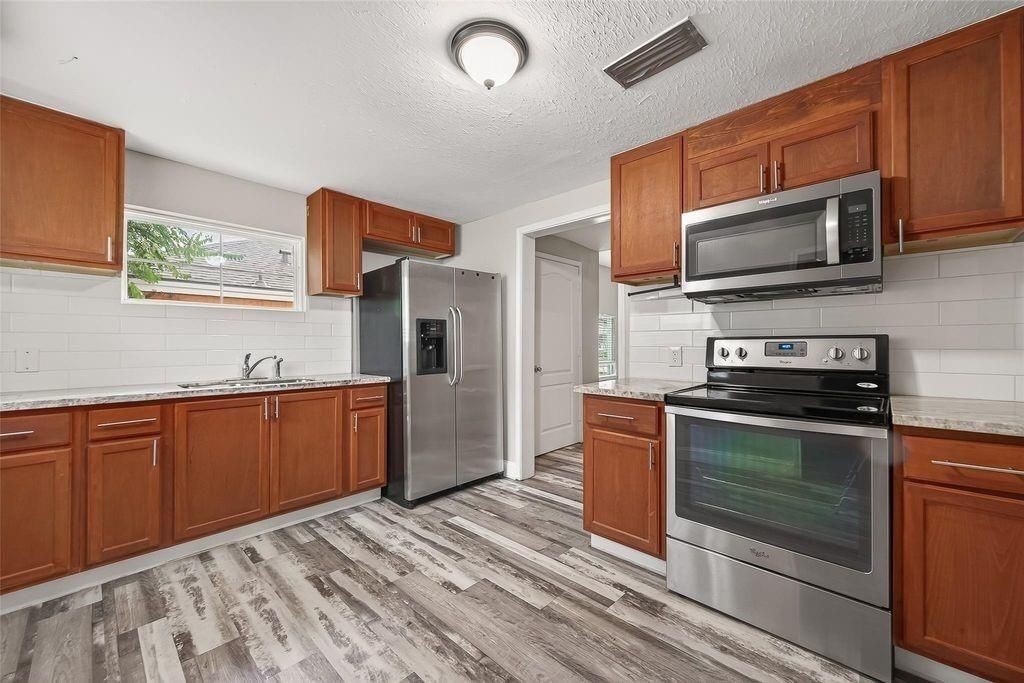 1511 Scharpe Street 2 Property Photo 5