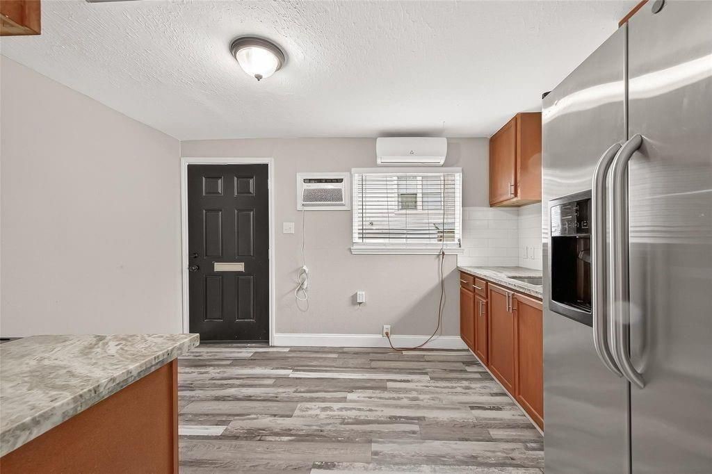 1511 Scharpe Street 2 Property Photo 6