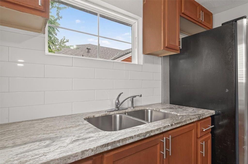 1511 Scharpe Street 2 Property Photo 9