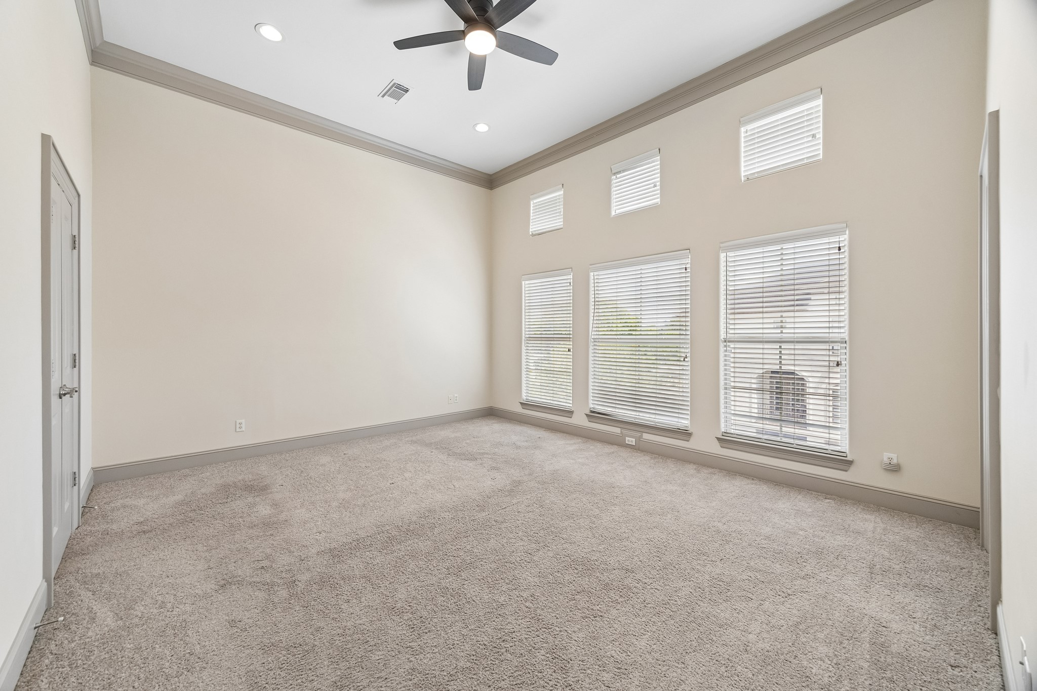 6304 Prague Street Property Photo 16