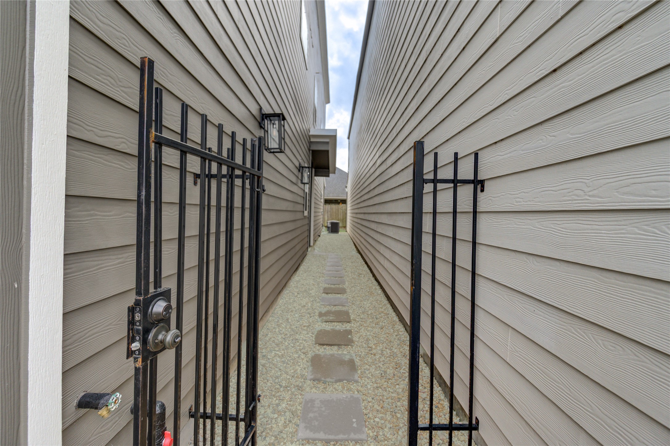 4220 Mckinley Street Property Photo 5