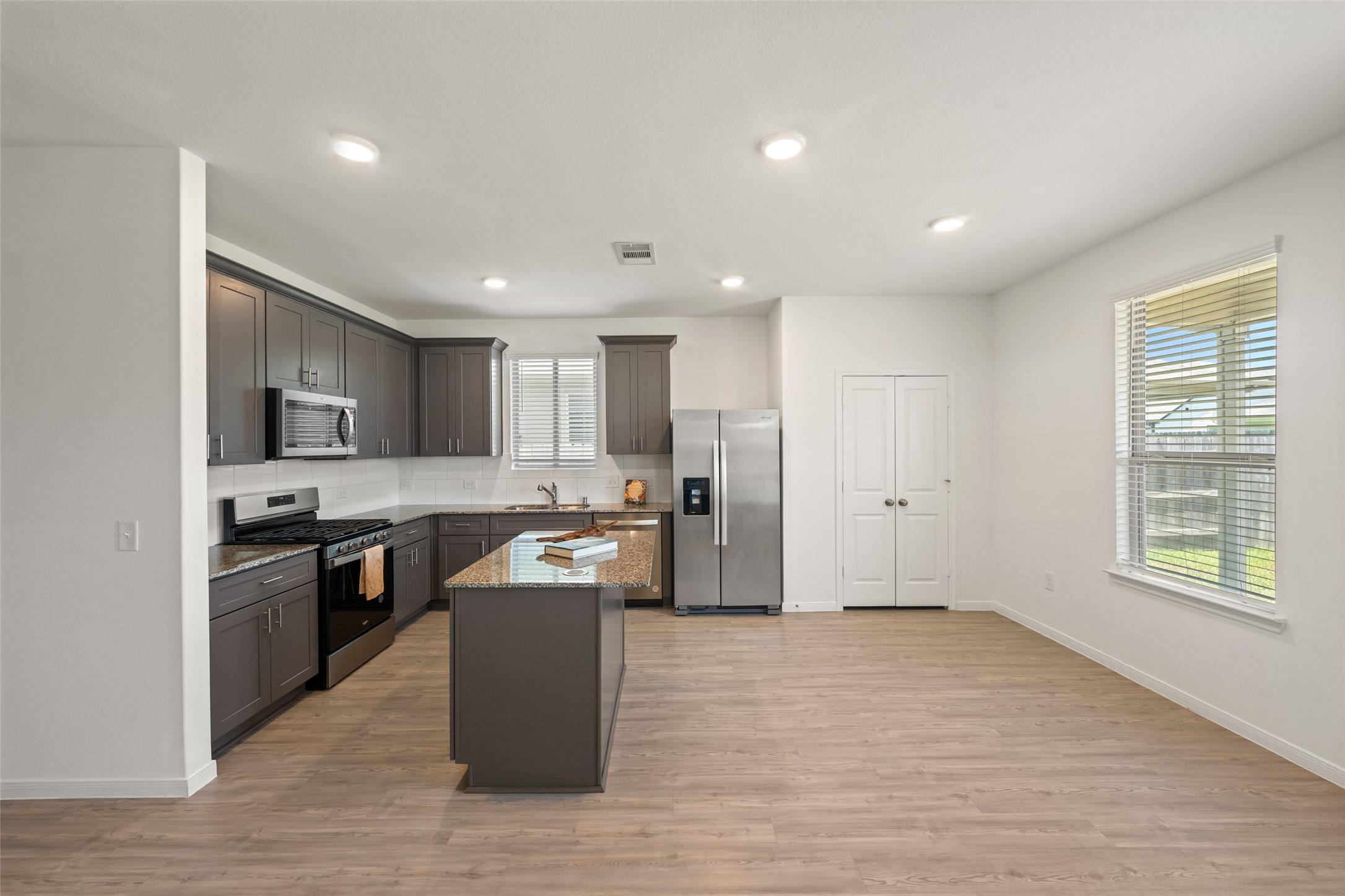 14866 Ash Landing Drive Property Photo 4