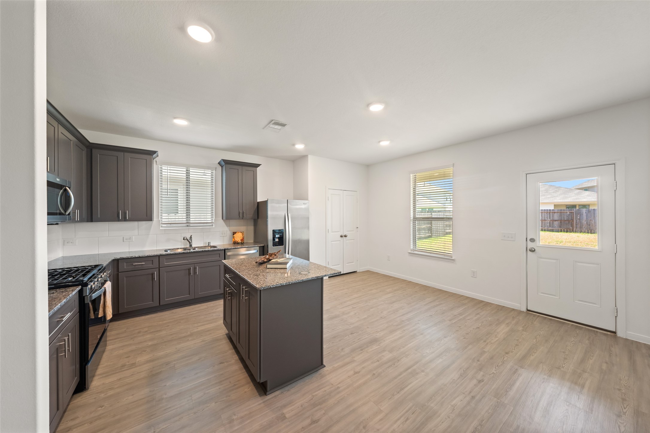 14866 Ash Landing Drive Property Photo 8