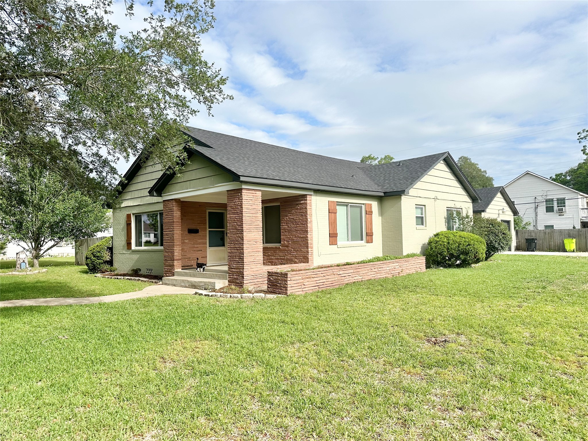 2527 Avenue G Property Photo 1