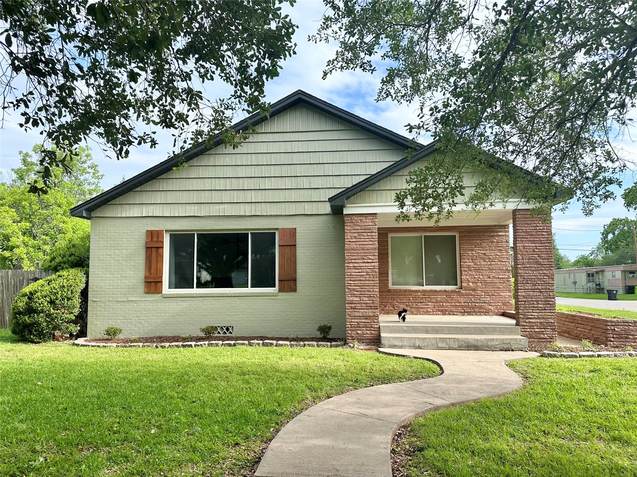 2527 Avenue G Property Photo 4