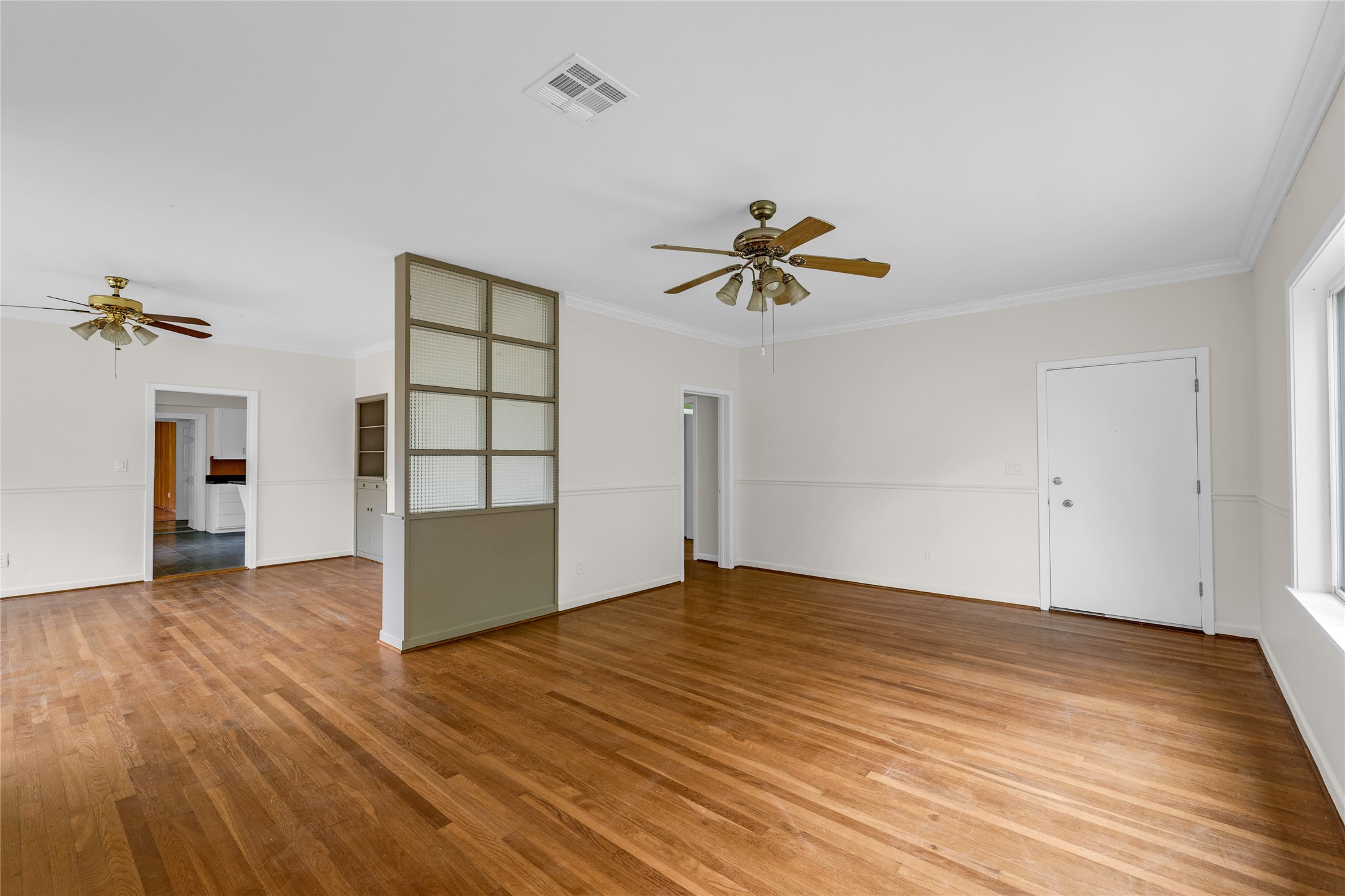 2527 Avenue G Property Photo 5