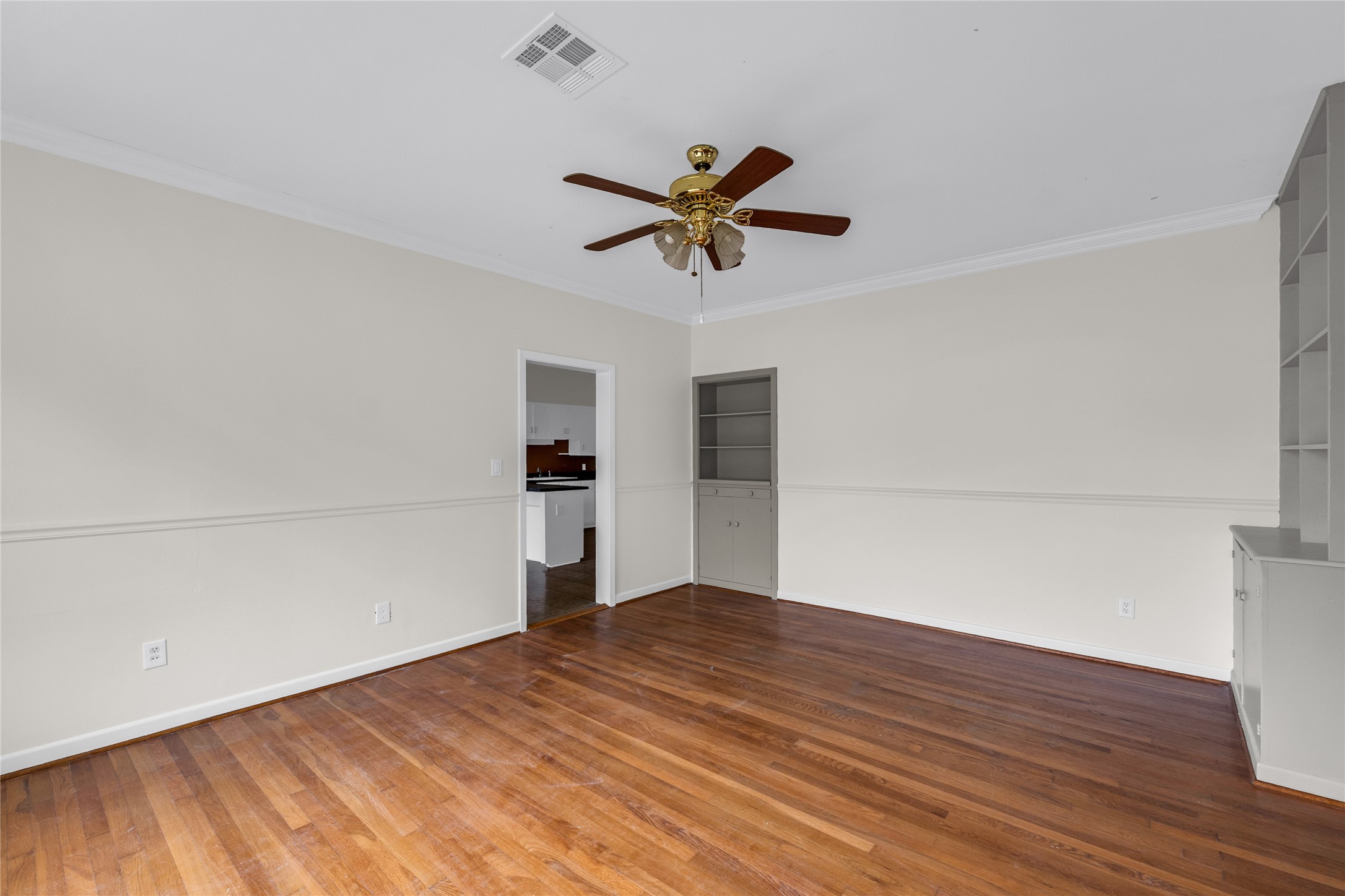 2527 Avenue G Property Photo 8