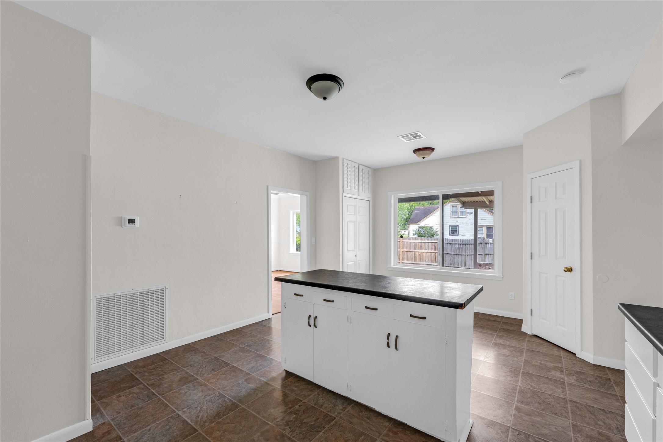 2527 Avenue G Property Photo 18